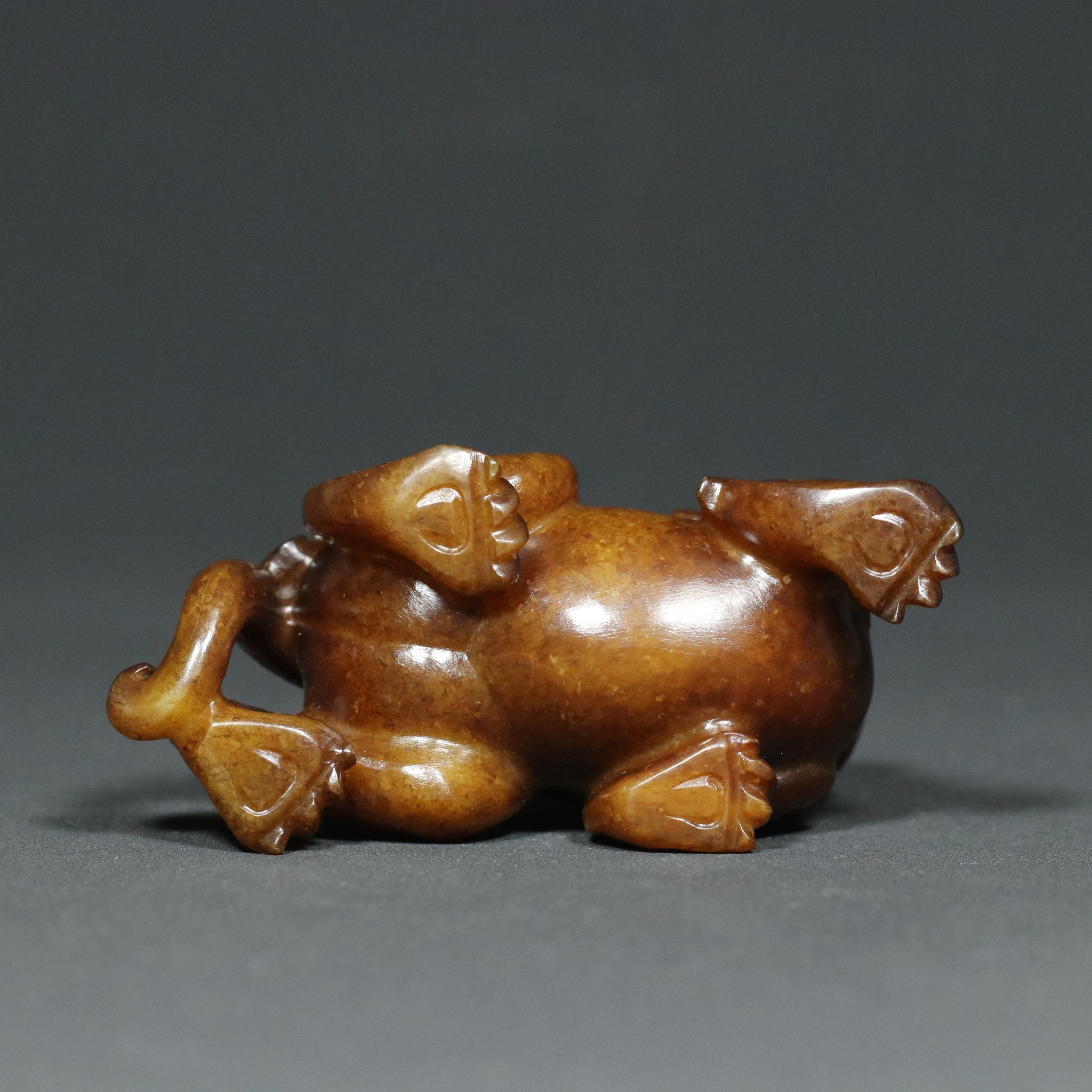 精品舊藏漢代老和田玉【瑞獸貔貅】擺件雕工精湛，玉質細膩，包漿老道