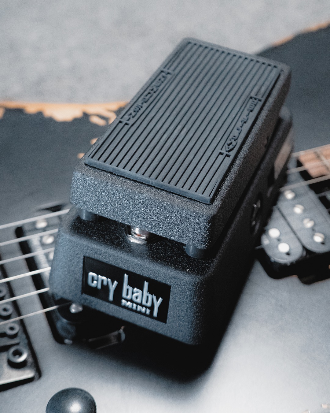 The Dunlop CBM95 Cry Baby Mini Wah delivers legendary tone and the