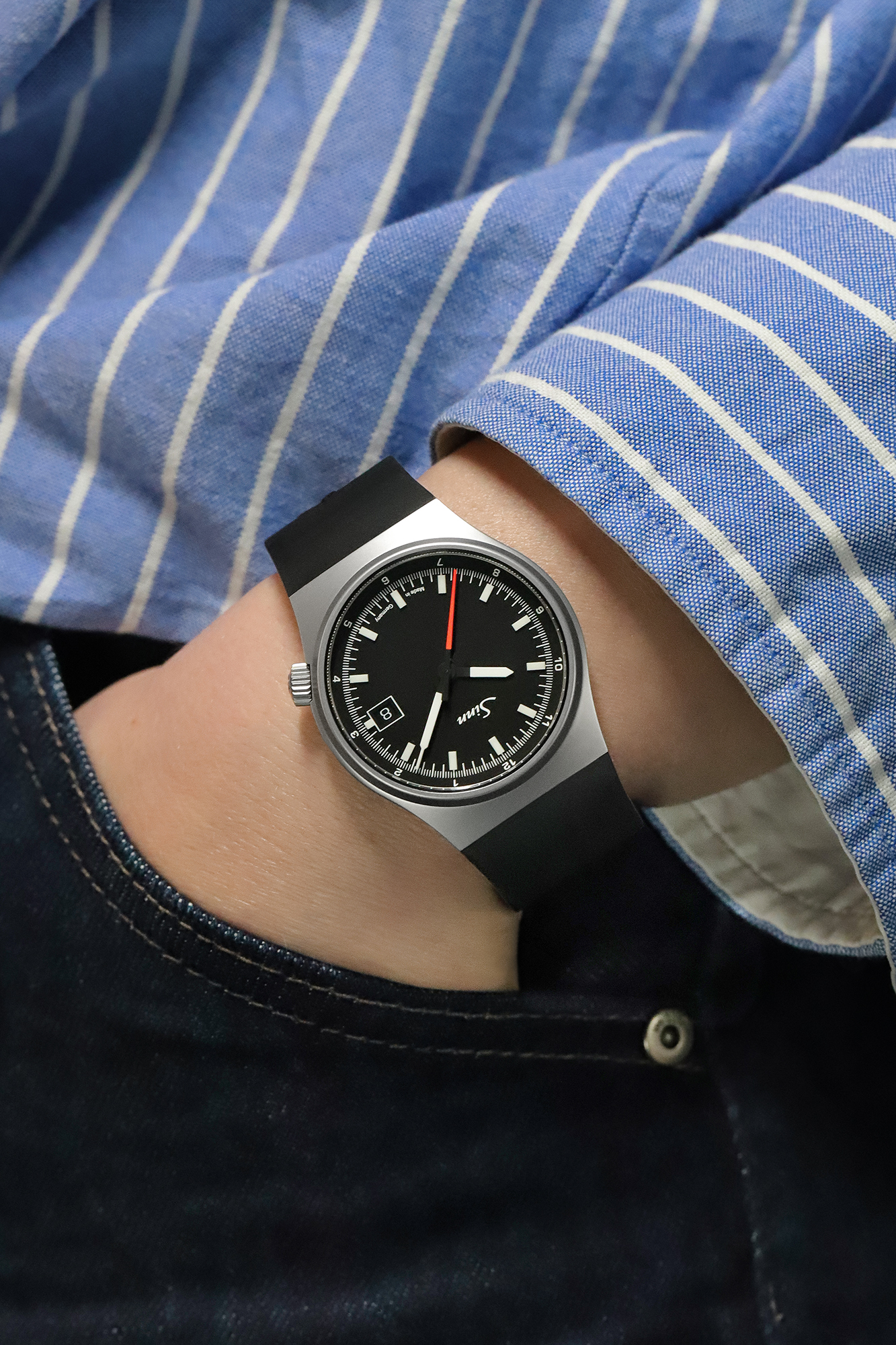Sinn - 544 RS – reduced to the essentials. Worn with black