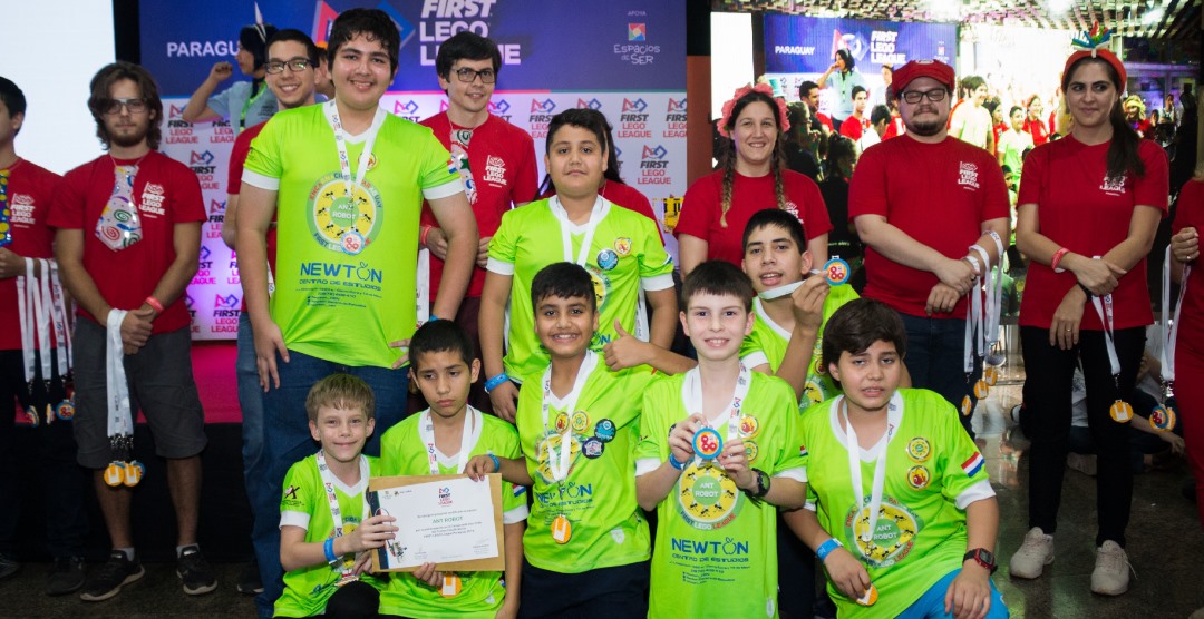 🤖 ¡Te presentamos a los tres... - FIRST LEGO League Paraguay
