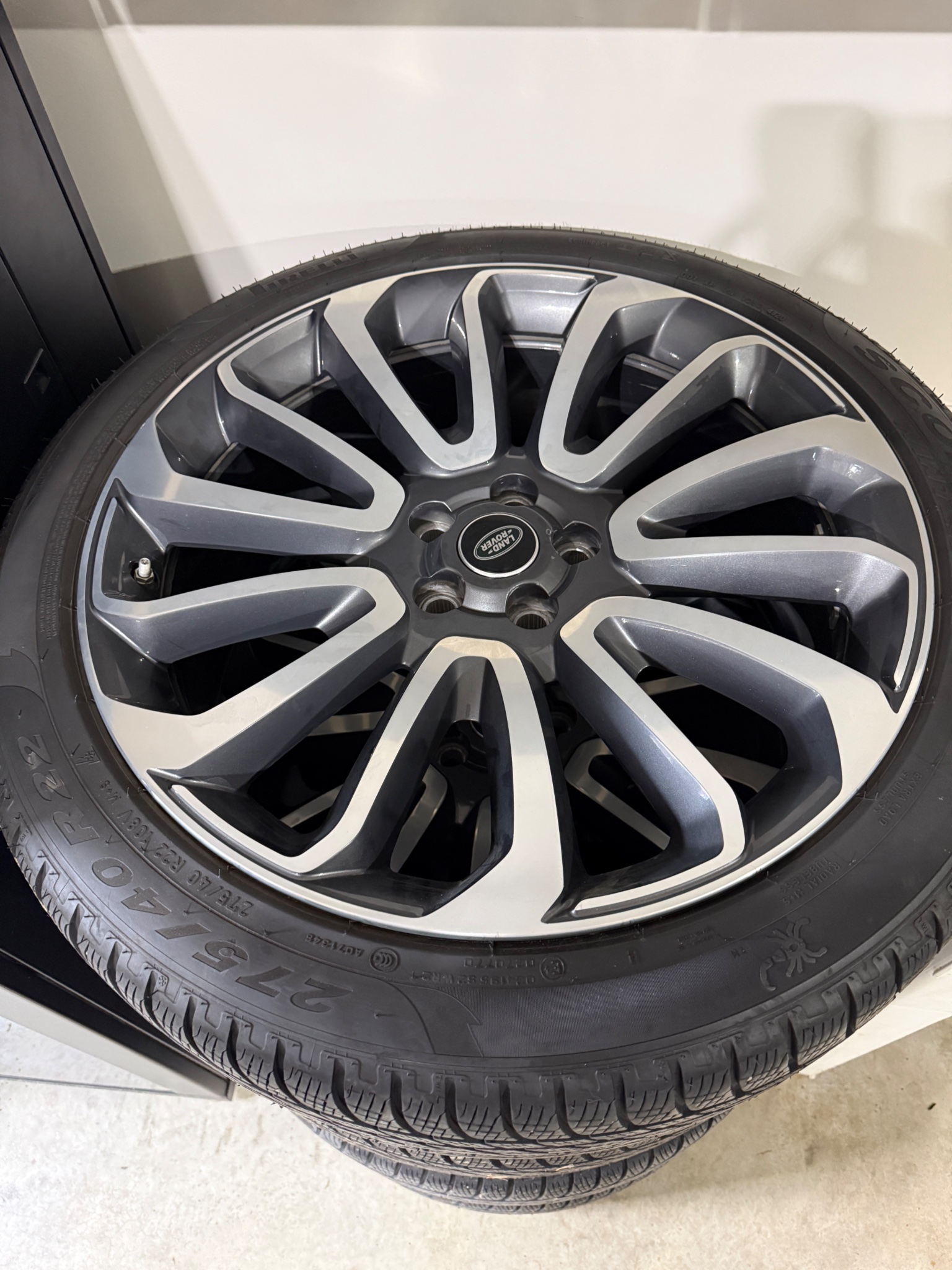 Set of 4 Range Rover OEM WHEELS - 22