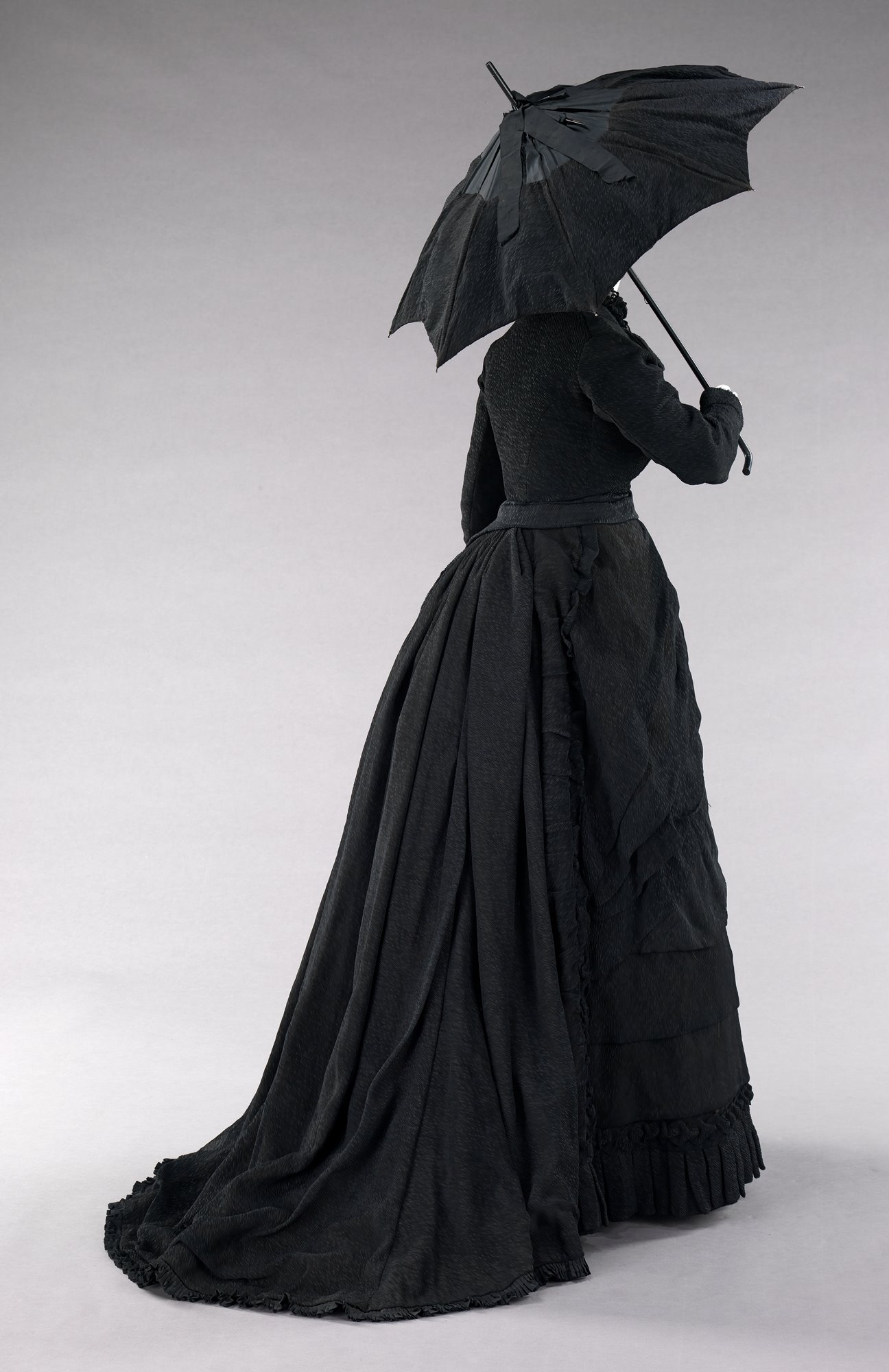 umbrella black dress An 1870-1872 silk mourning ensemble with veil and umbrella. The details of the gown are worked in black crinkled crepe. (Met Museum) Add on:Dress Only Back bridal zipper Buy Salwar Suit Online Vintage Gothic Black Ball