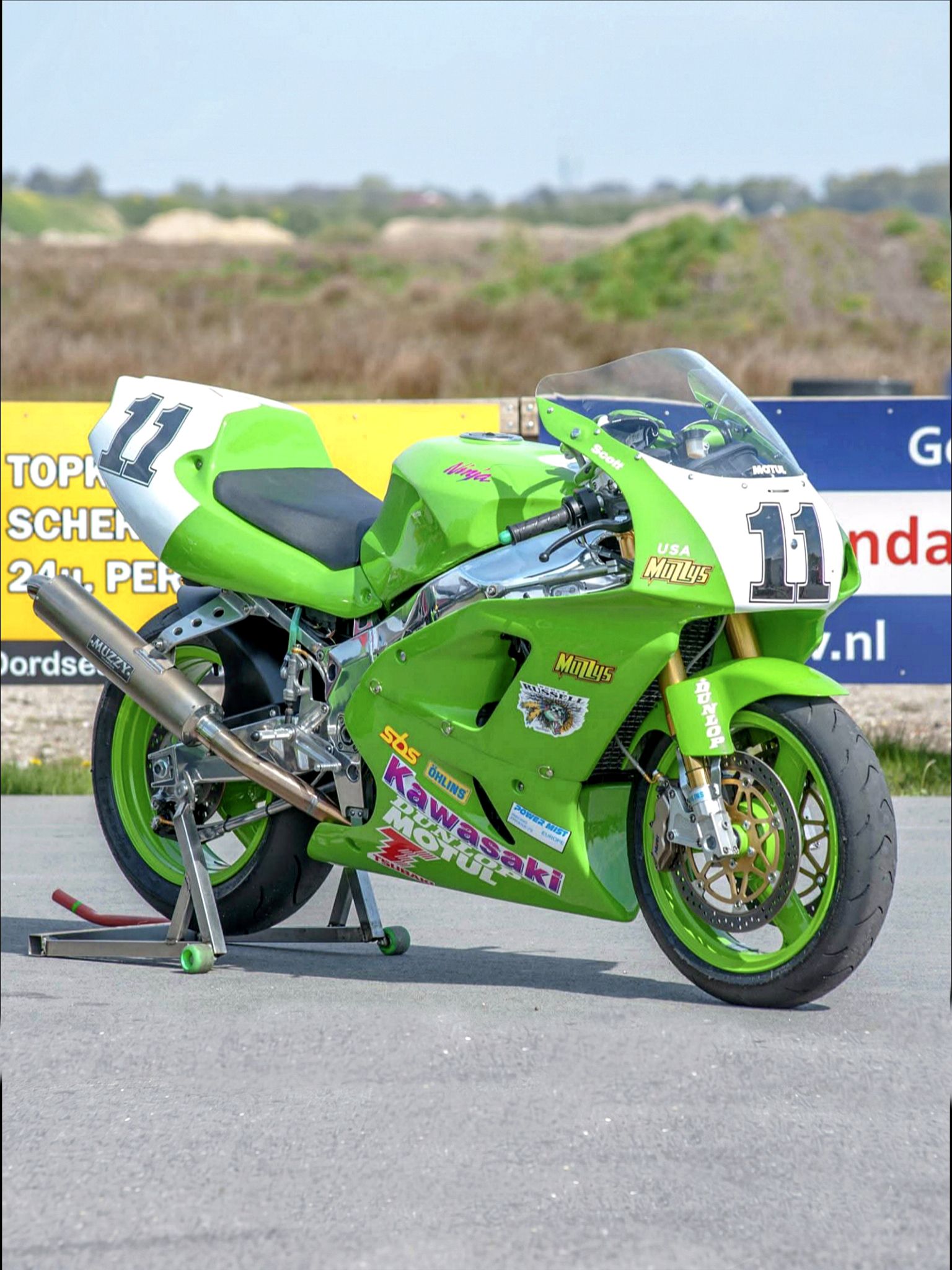 Kawasaki ZXR-7 Suzuka 8H 1993. Rider Scott Russell and Aaron