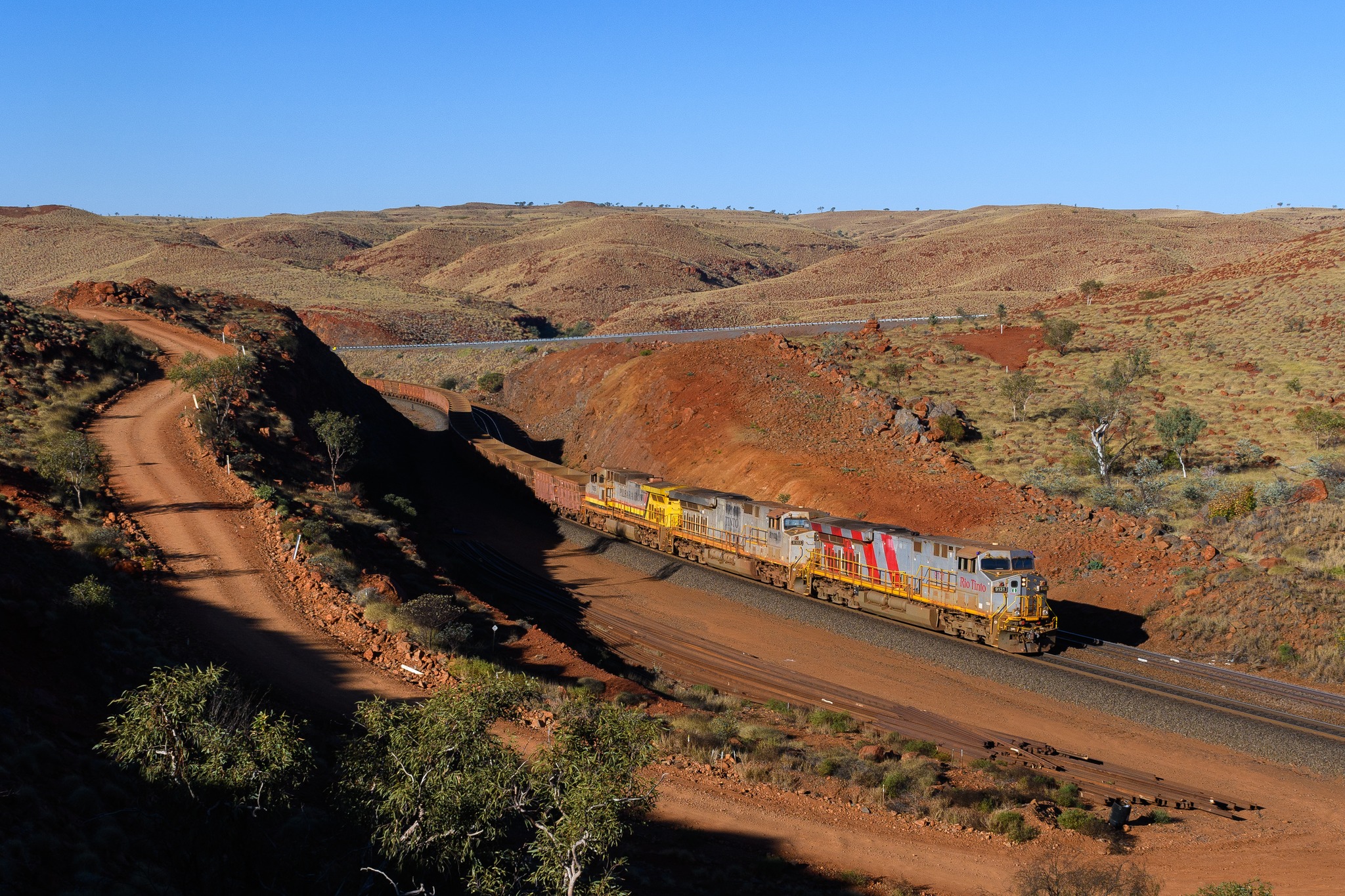 Mtnclimberjoe - The trio of Rio Tinto GE's are at a crawl as they lead ...