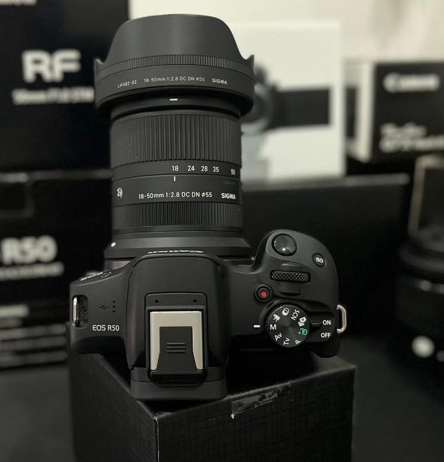 Canon R50 và Rp | Facebook