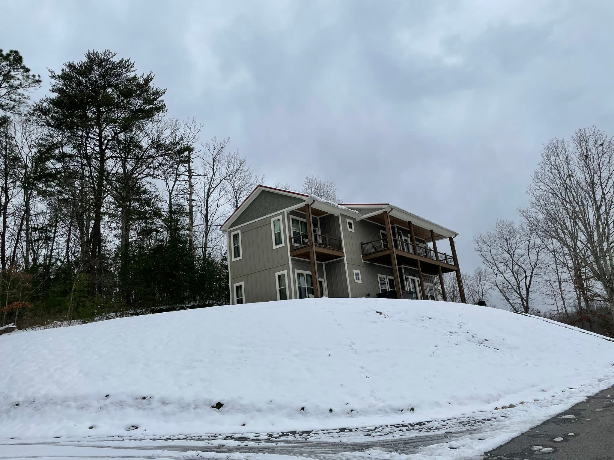 The Summit of Locust Ridge - Smokey Mountain Rental Cabins