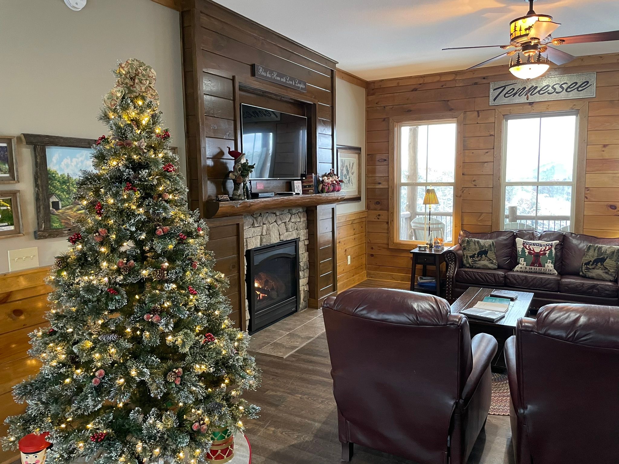 The Summit of Locust Ridge - Smokey Mountain Rental Cabins