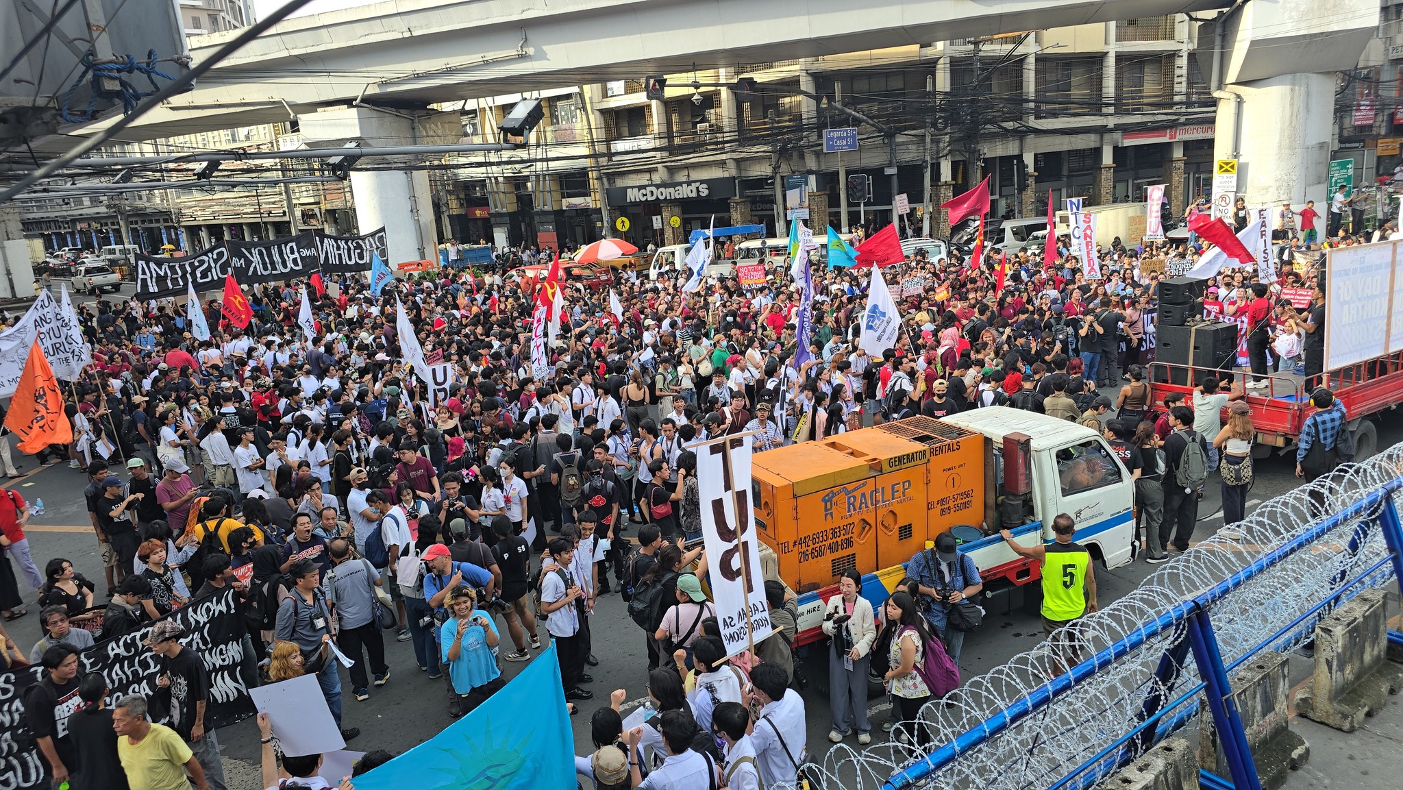 Tambayan - Kilos Protesta sa Mendiola Manila mapayapang nagtapos ...