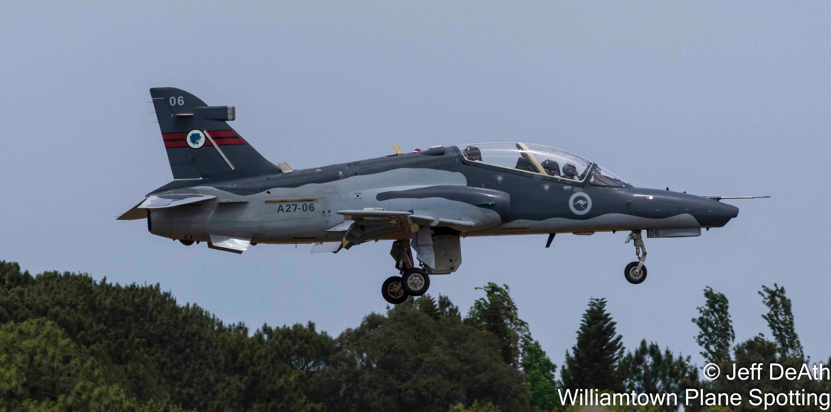 Williamtown - More Hawk Less Talk ! RAAF Hawk 127 jet trainer A27-06 on ...