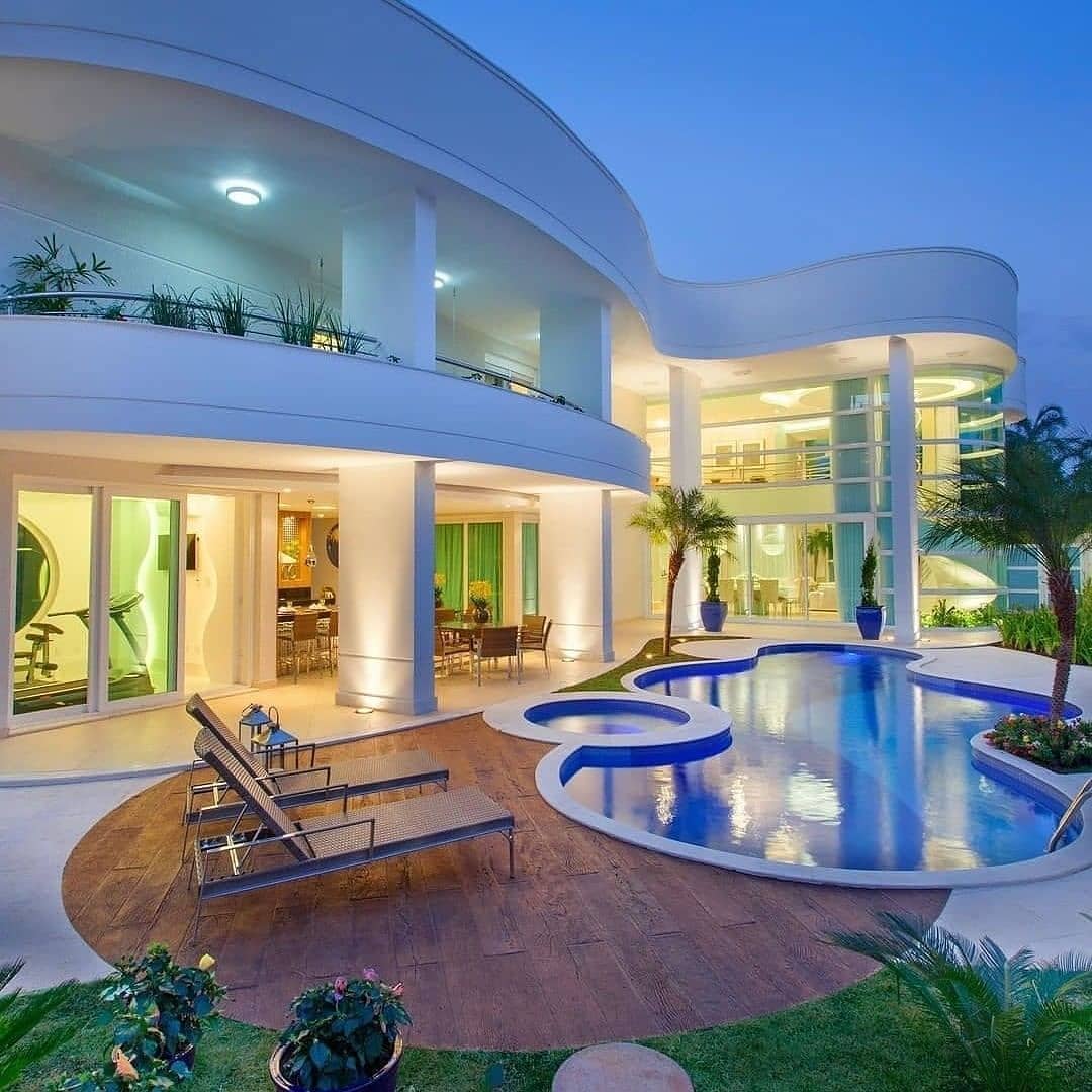 The Ultimate House - "Buriti House" project. I really like the shape of ...