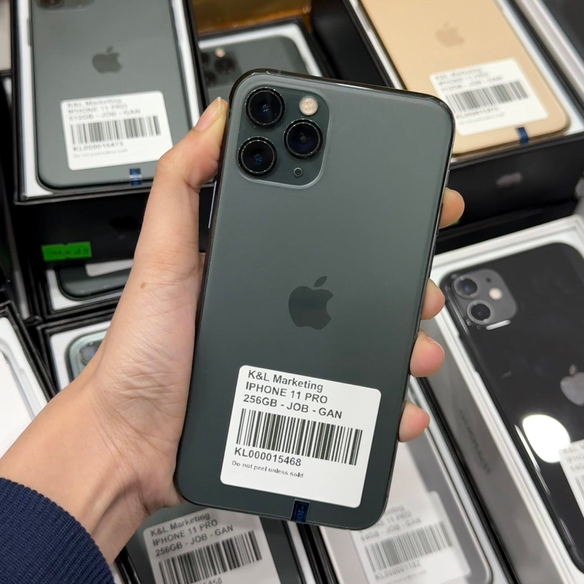 iPhone 11 Pro 256gb is ON SALE! ₱14,999 Nalang!?