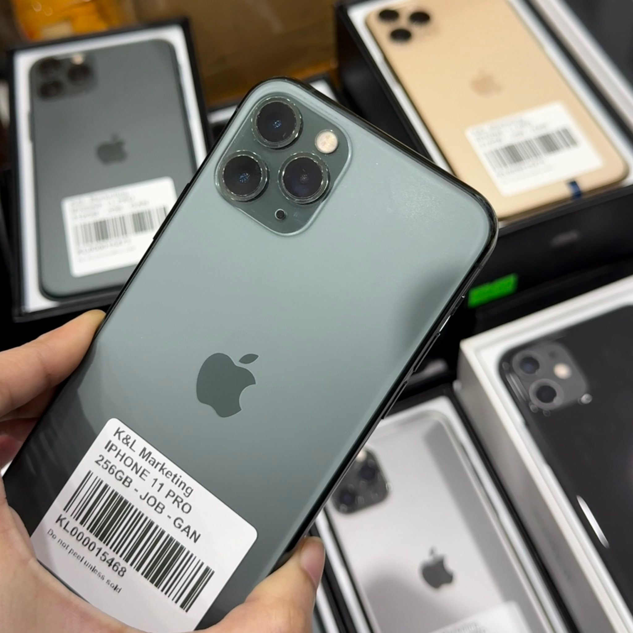 iPhone 11 Pro 256gb is ON SALE! ₱14,999 Nalang!?