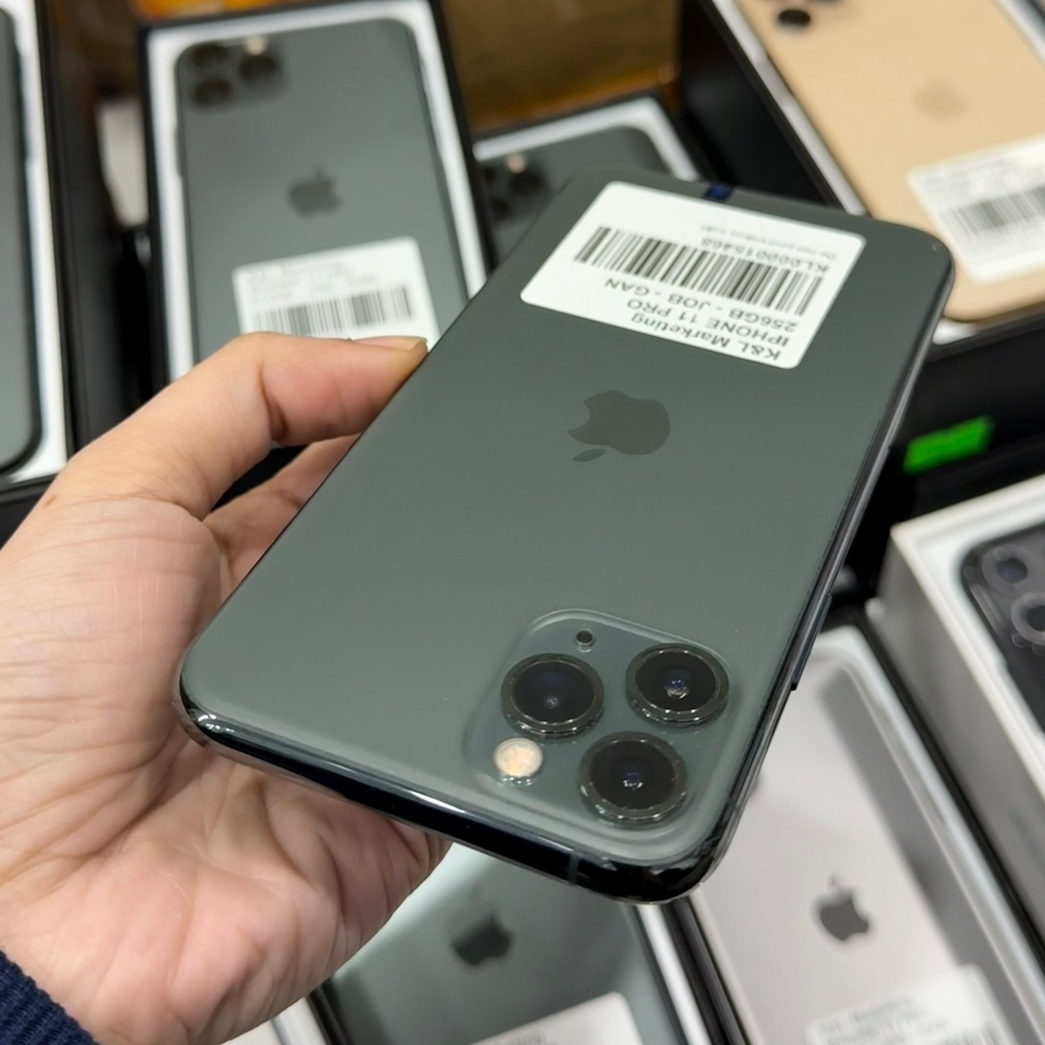 iPhone 11 Pro 256gb is ON SALE! ₱14,999 Nalang!?