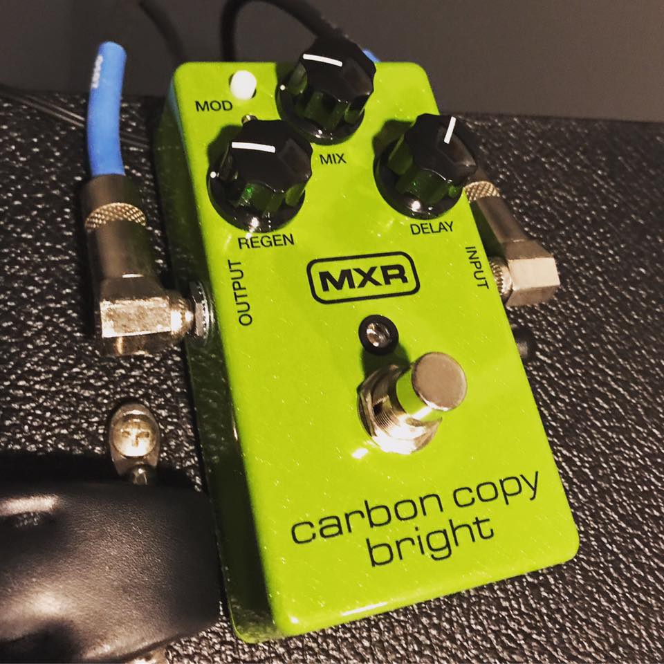 Quick demo of the difference between the MXR Carbon Copy and the
