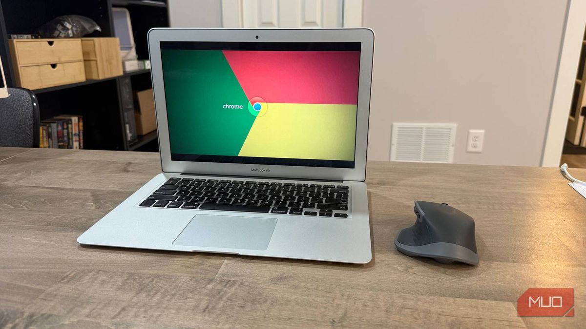 MacBook Air (13インチ Late 2010) マックブック クロム MacBook Airの
