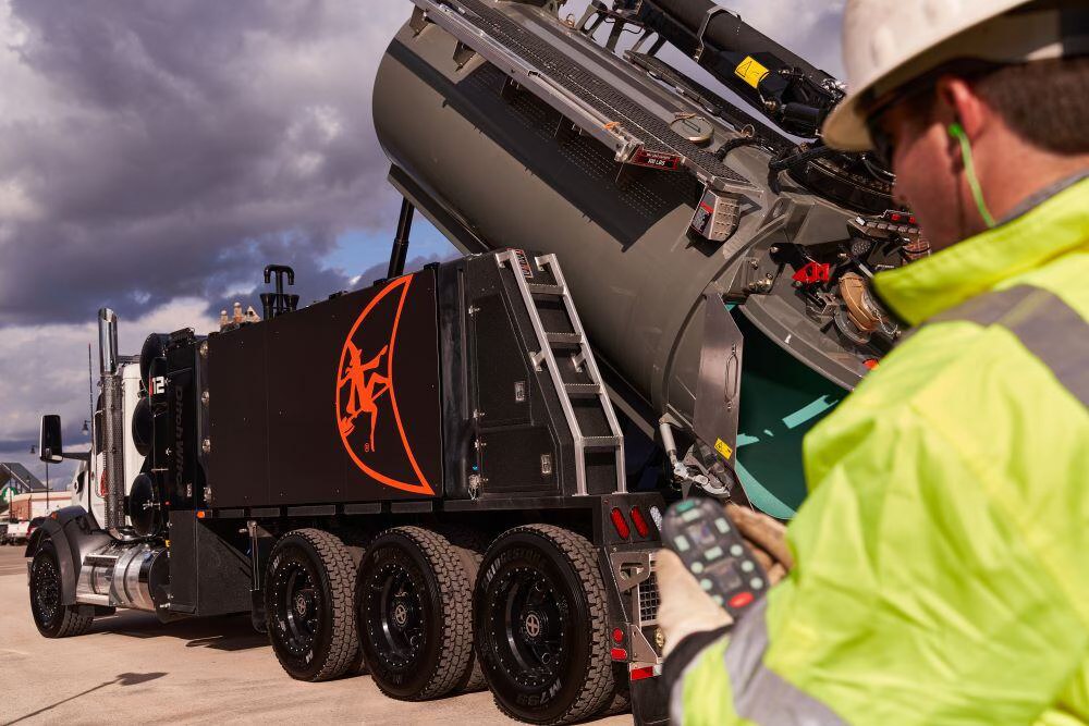 Ditch - FEED THE BEAST. The most powerful Ditch Witch truck vac to ever ...