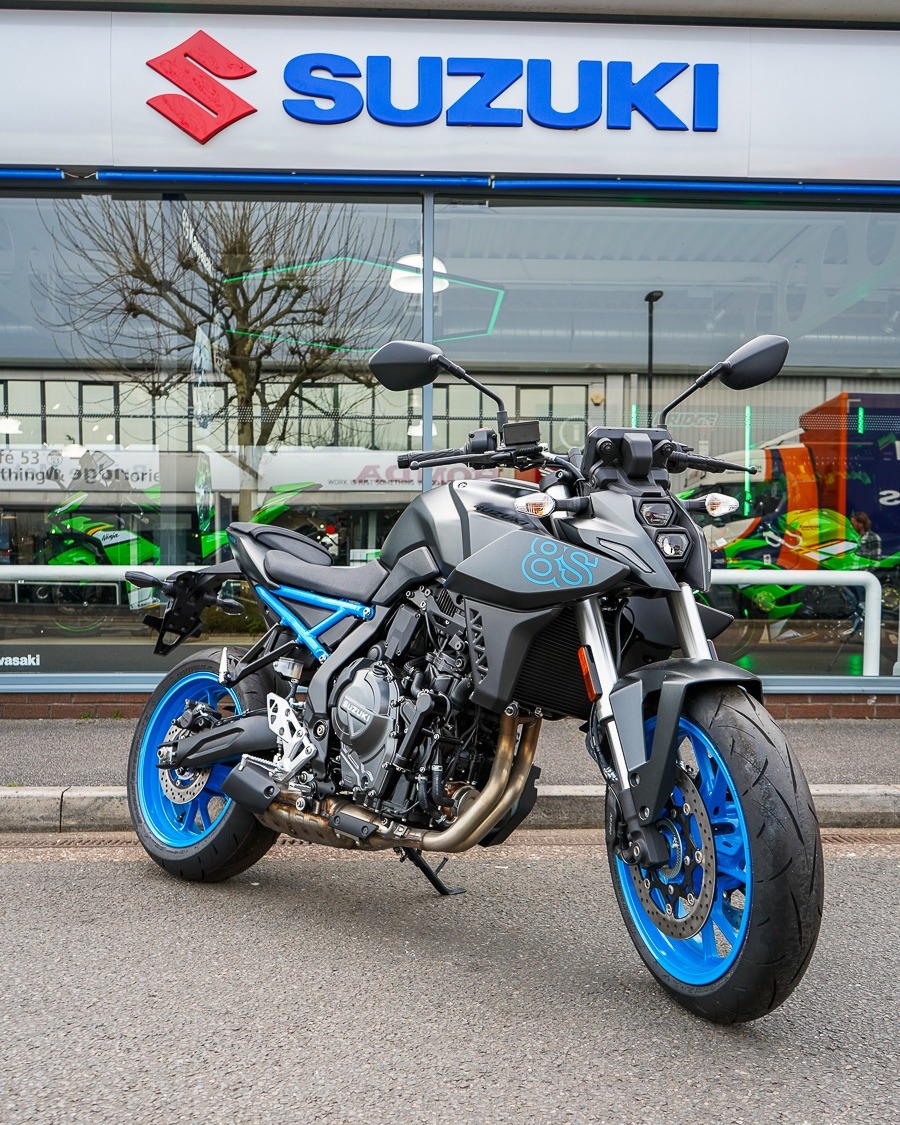 DYNAMIC PERFORMANCE! The GSX-8S is propelled by a 776cc DOHC 270