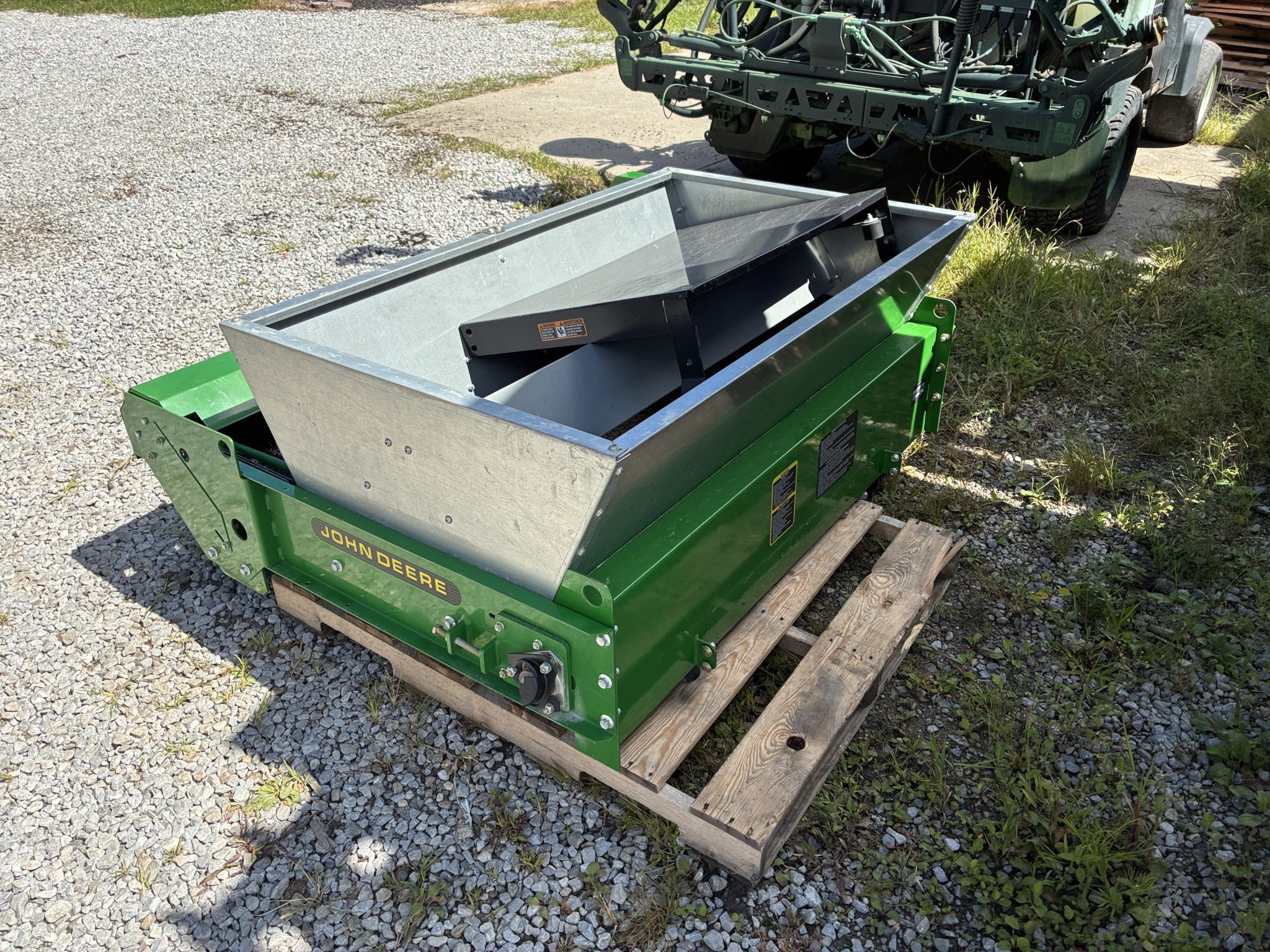 TurfNet - For sale: 2016 John Deere topdresser TD100: John... | Facebook