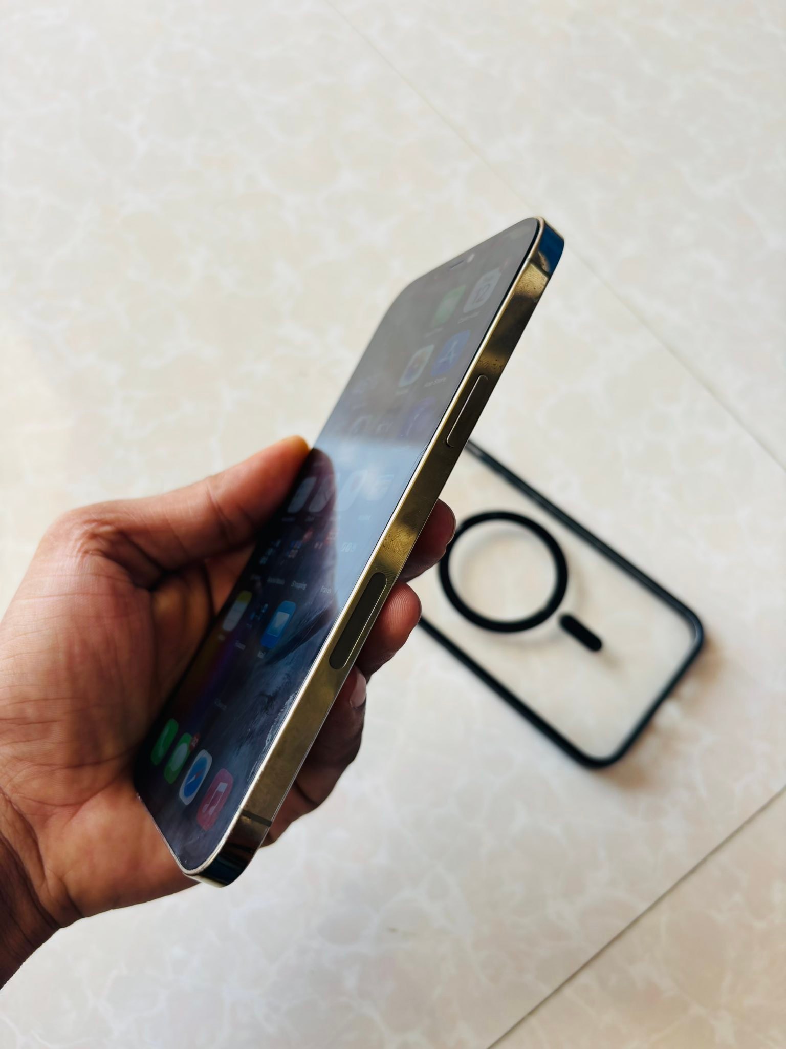 ? iPhone 12 Pro Max ? Battery Health:76% ? Storage: 256 Gb 