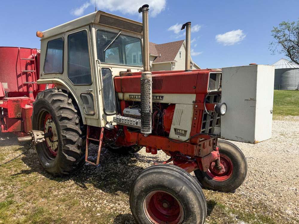 Successful - The IH 1468 was the muscle tractor with a V8 engine. Did ...