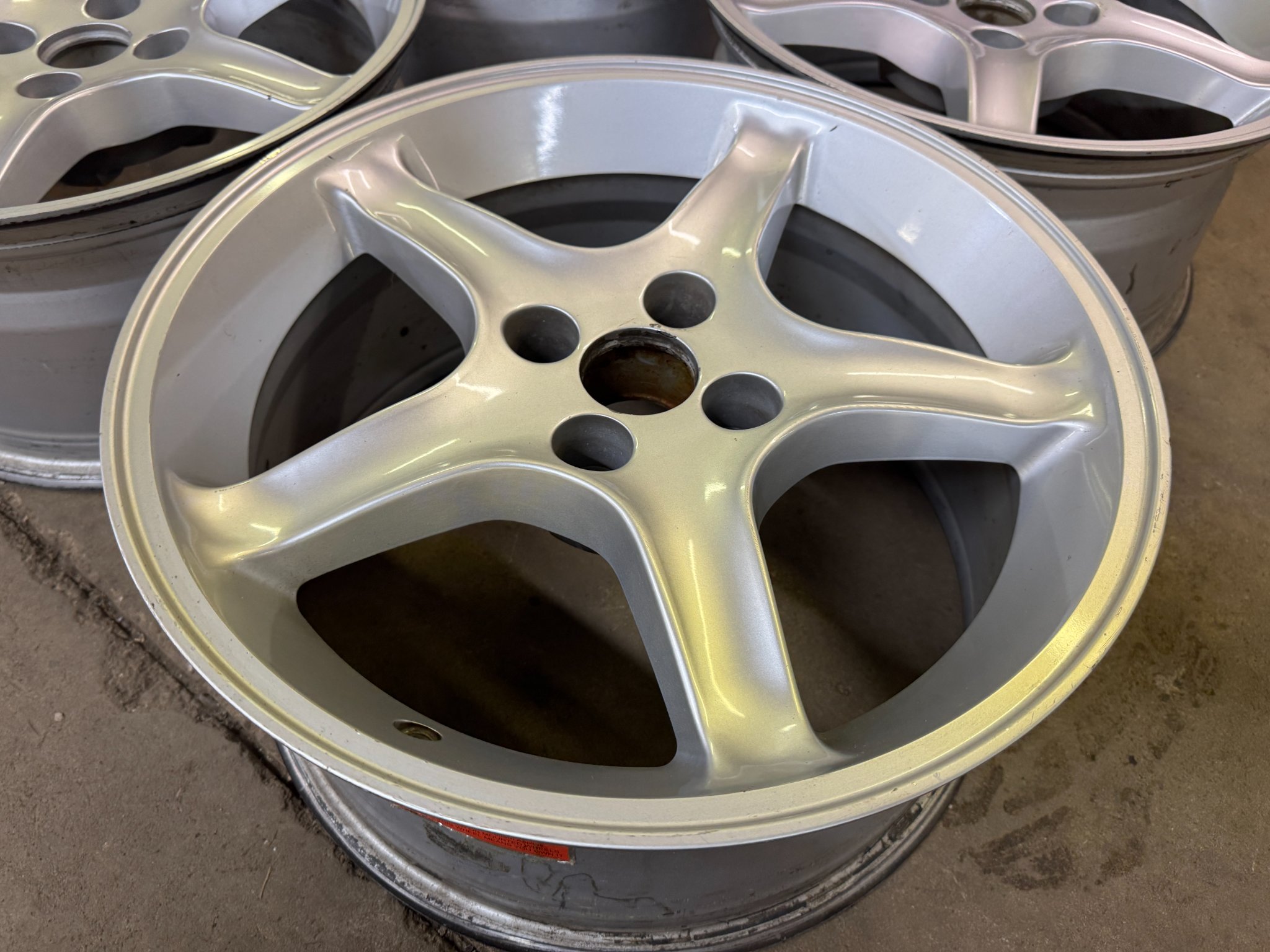87-93 Ford Mustang 17x8 Silver COBRA R Wheels w/ Caps - Car Wheels ...