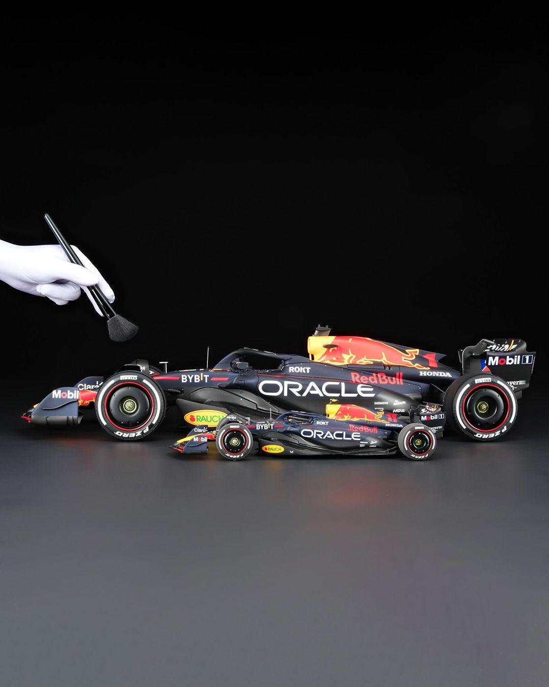 We present the Red Bull RB19 at 1:8 and 1:18 scale, replicating