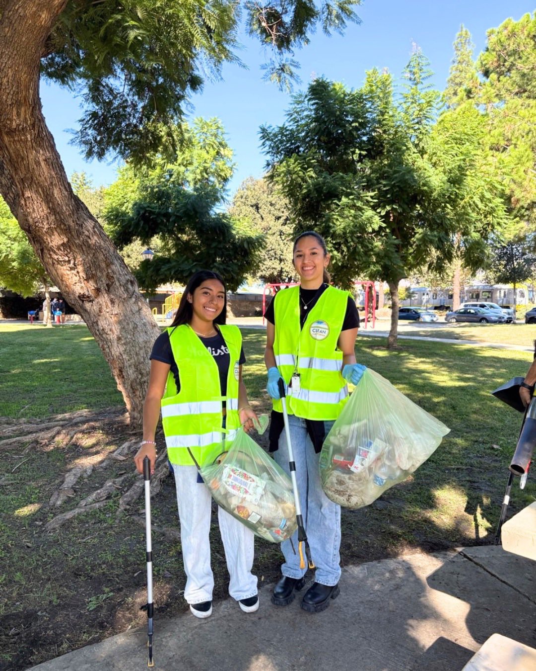 A great day of service! 🌳💙 Huge thank... - Duarte Rotary Club | Facebook