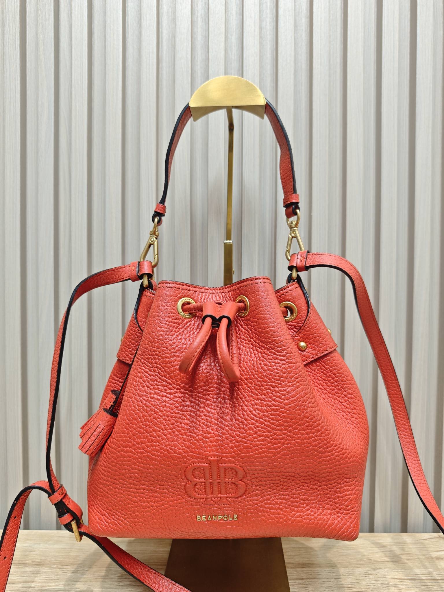 beanp0le 2-way bucket bag excellent size: 8.5