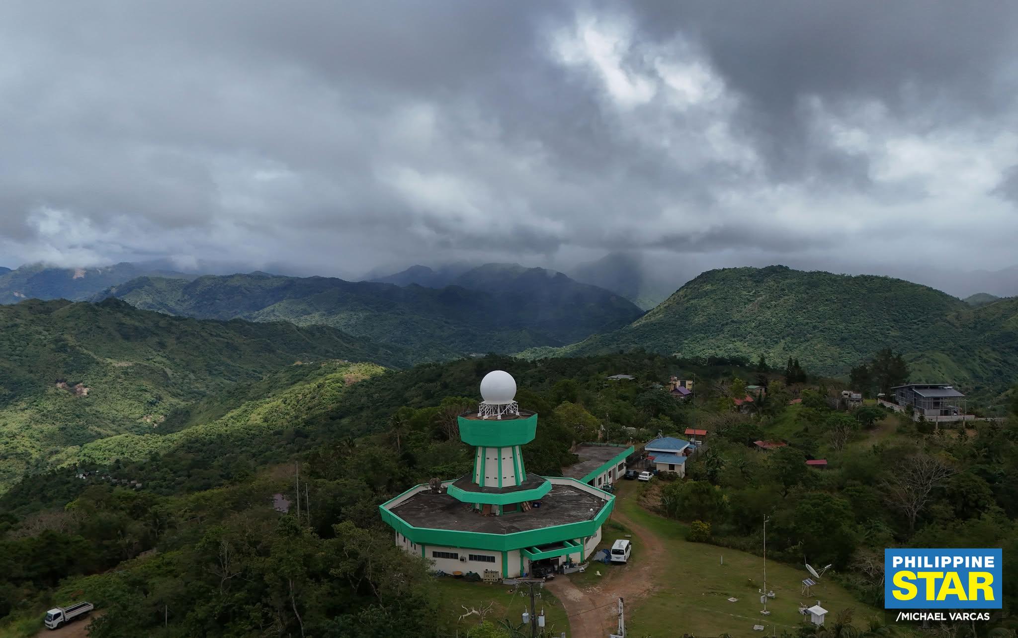 Philippine - Thick clouds hover over the PAGASA weather station in ...