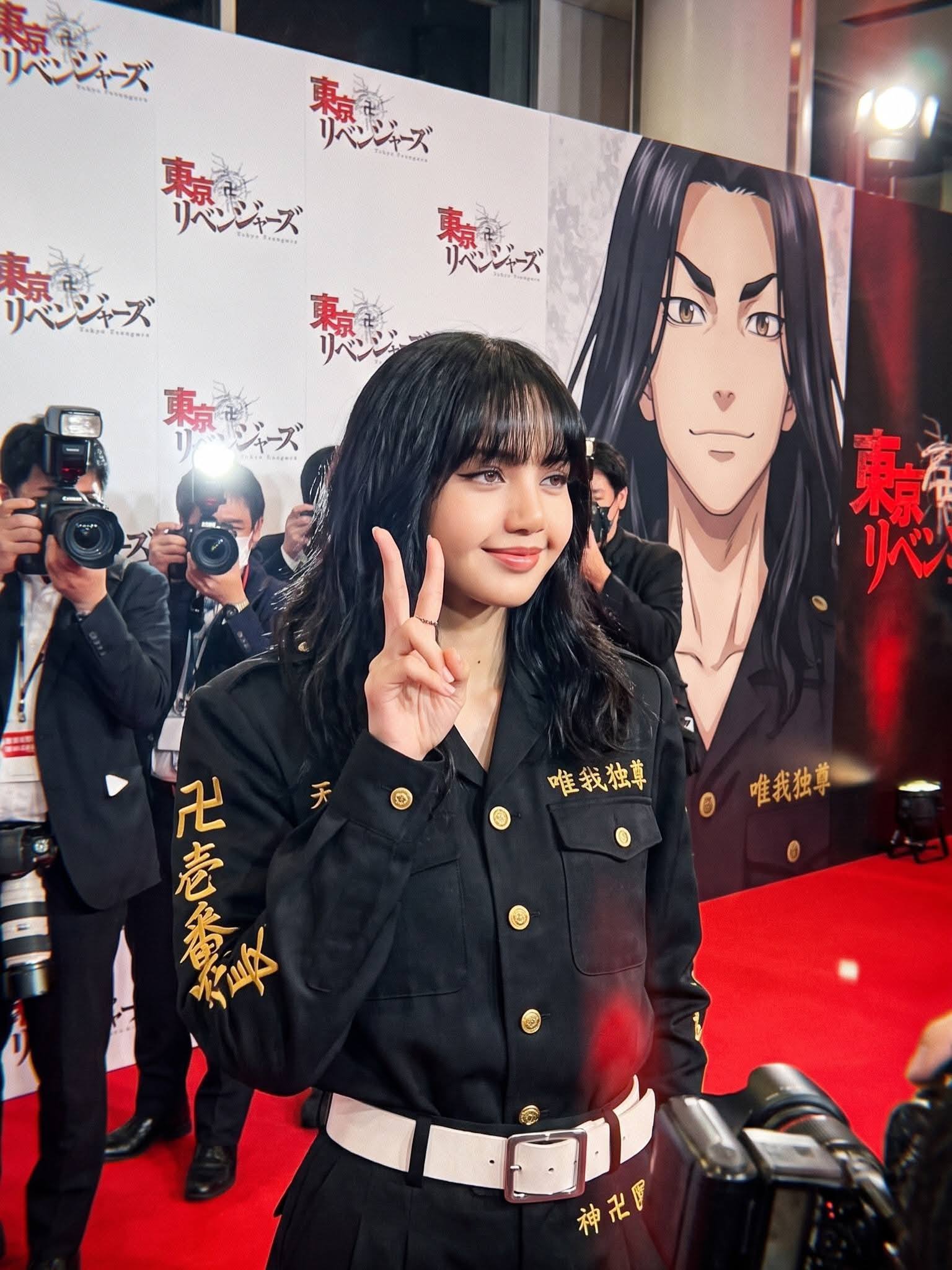 BLACKPINK's Lisa poses with Tokyo Revengers backdrop