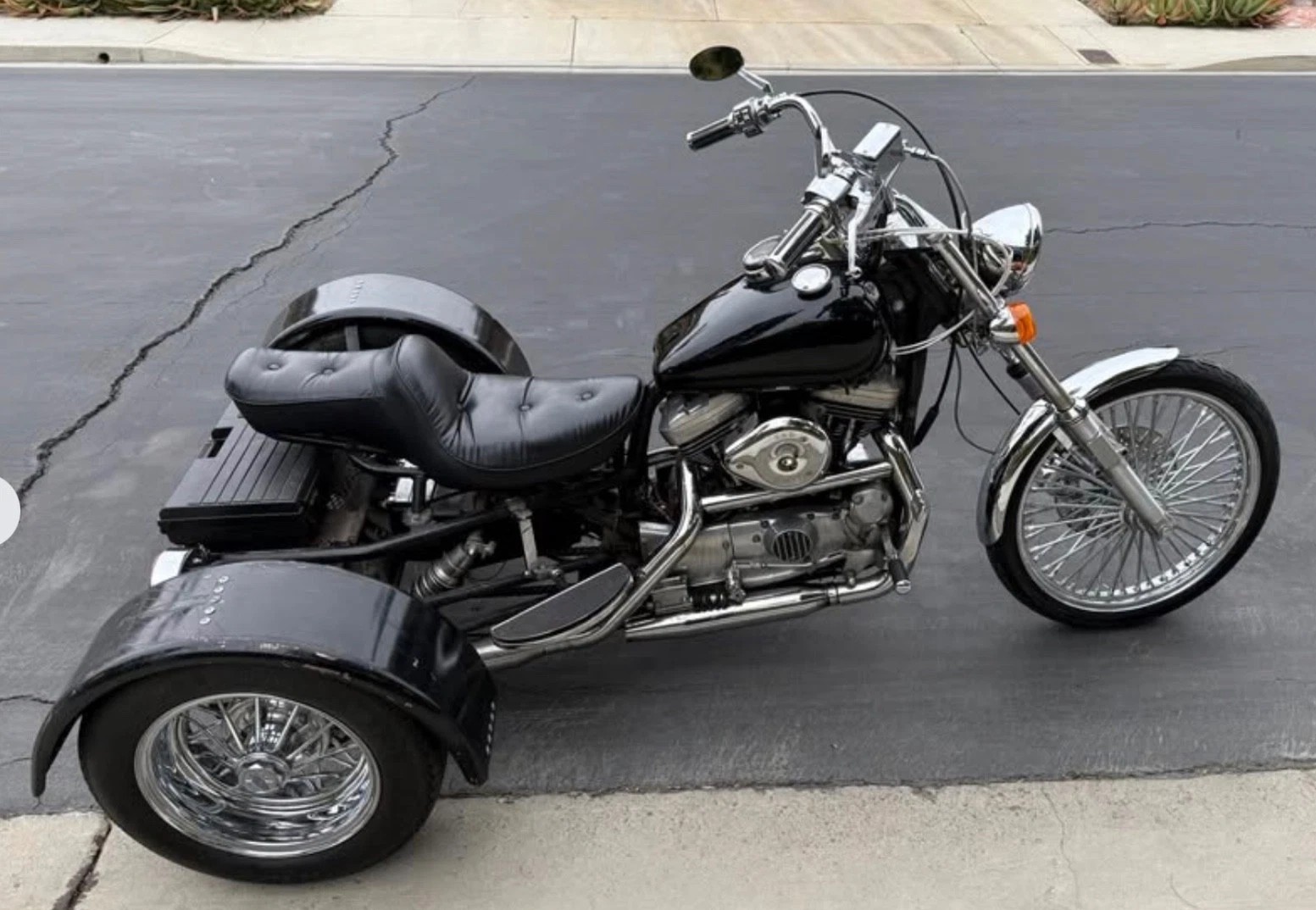 Check out this 1989 Kawasaki ZX10 with a Casarva Bolt On IRS Trike