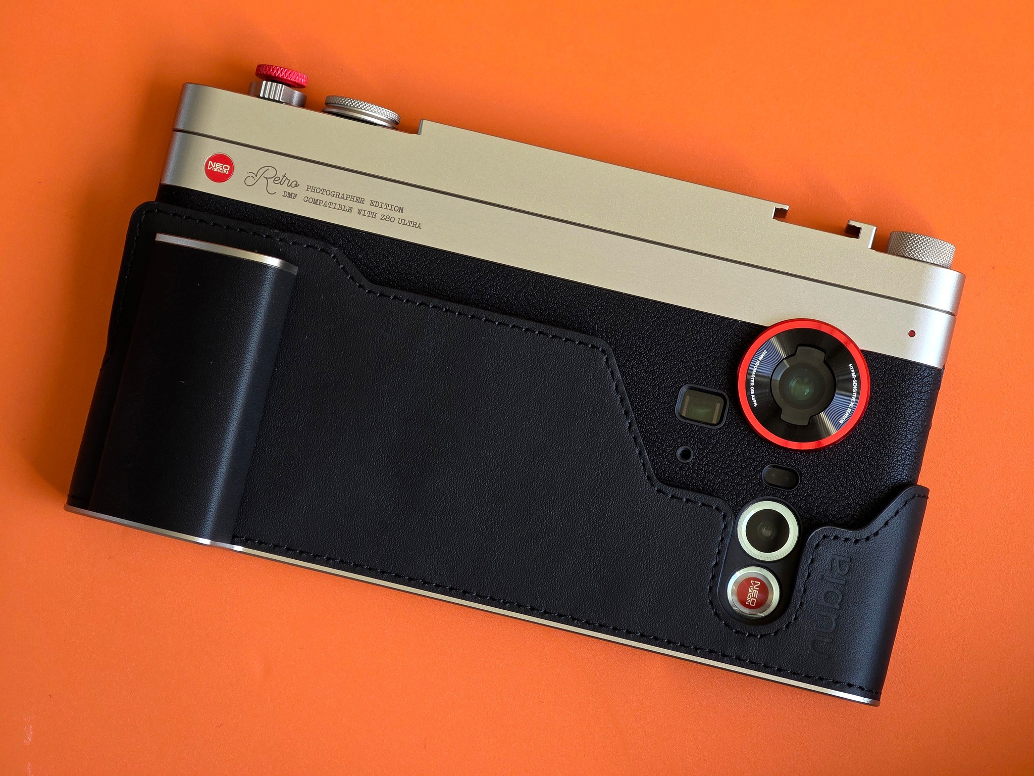 Grip it. Extend it. Frame it. The Photography Kit turns your nubia