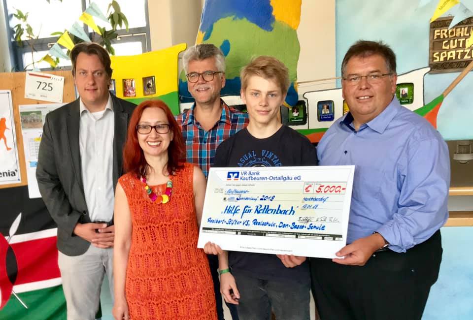 Allgäuer - Bei der Übergabe der Spenden an den Allgäuer Hilfsfonds e.V ...