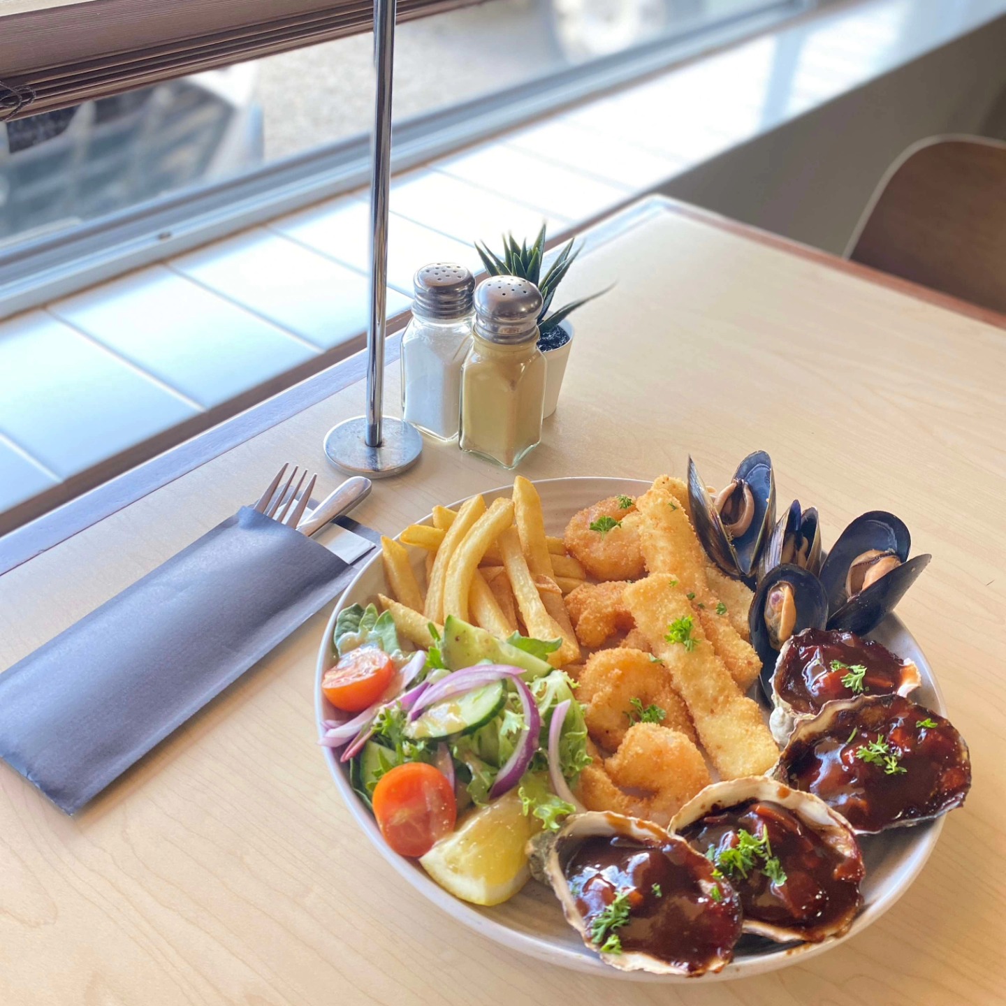 Ardrossan - Long weekend Chef's Suggestion 👨‍🍳 👩‍🍳 Fisherman's plate 🎣 ...