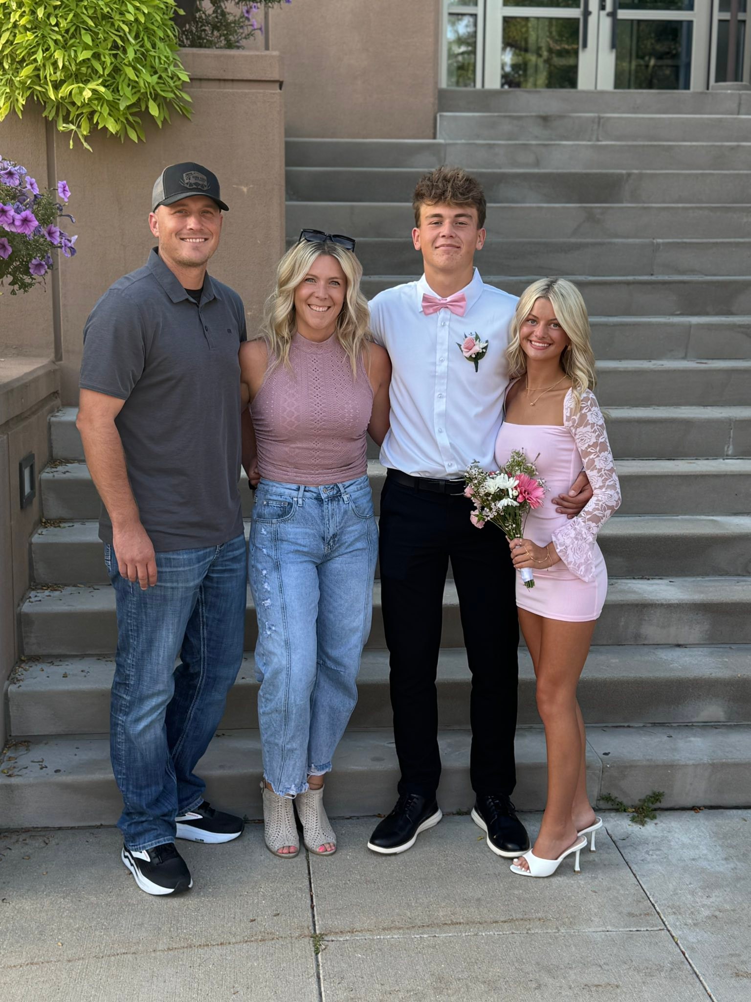 English - My family! Plus my son’s amazing girlfriend. | Facebook