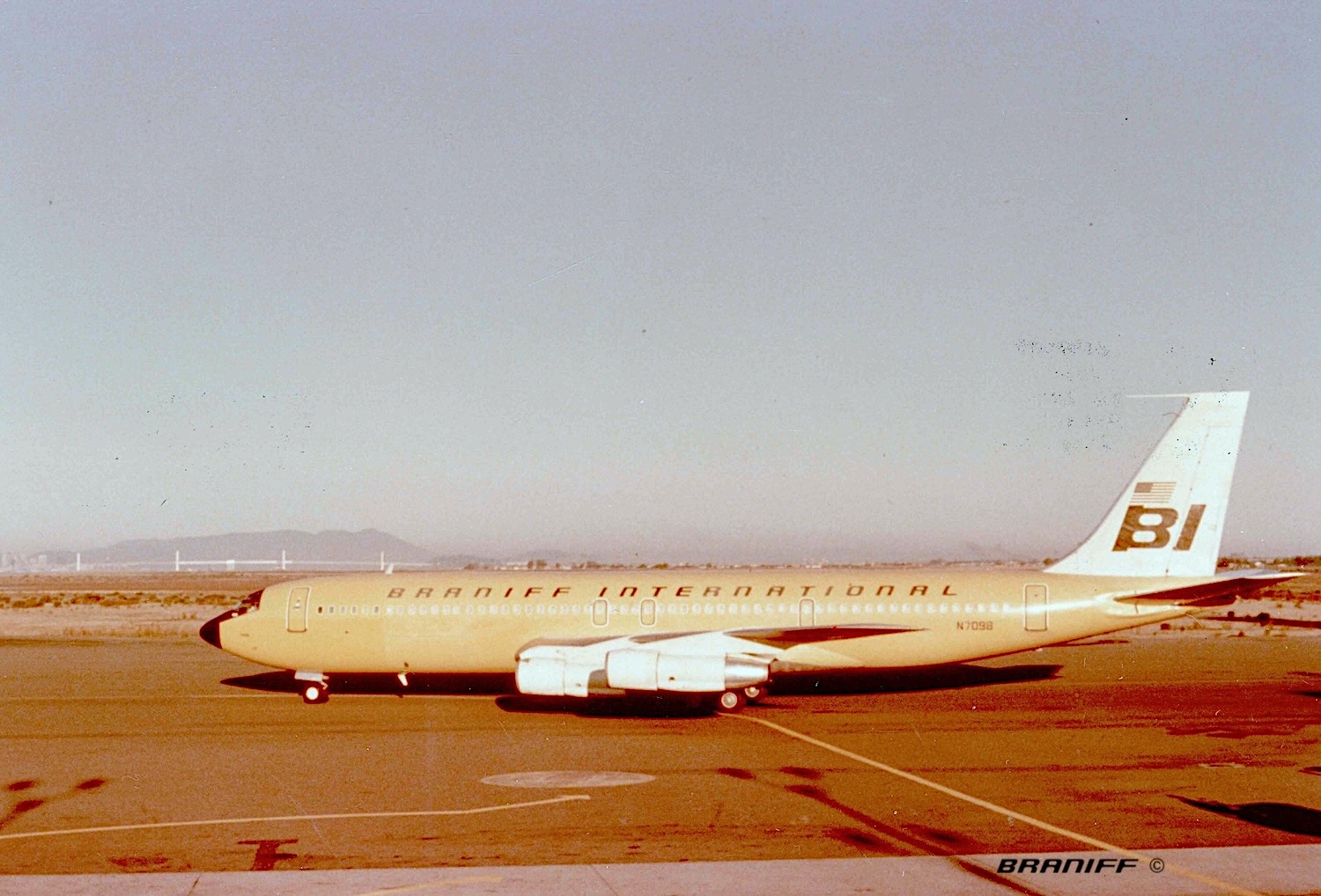 Braniff international's hawaii route inauguration