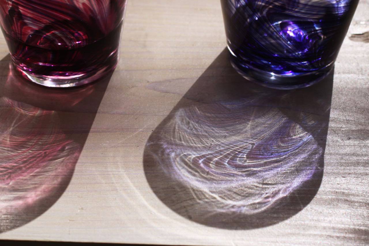 沖縄・名護で制作する比嘉奈津子(ENTRO glass studio)さんのガラス作品 