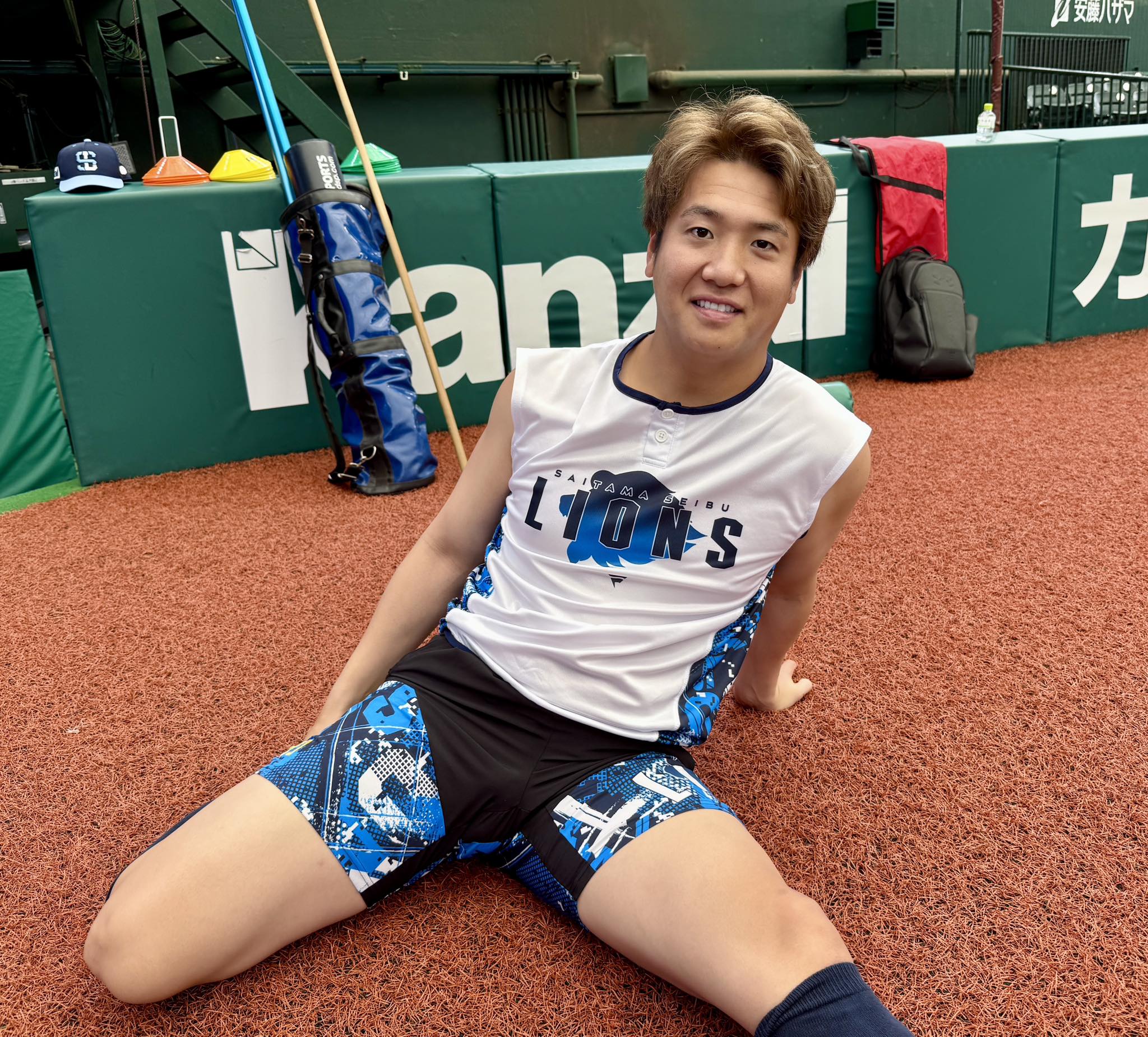 ストレッチを行う #平沼翔太 選手。 勝利に向け、入念に準備をしてい