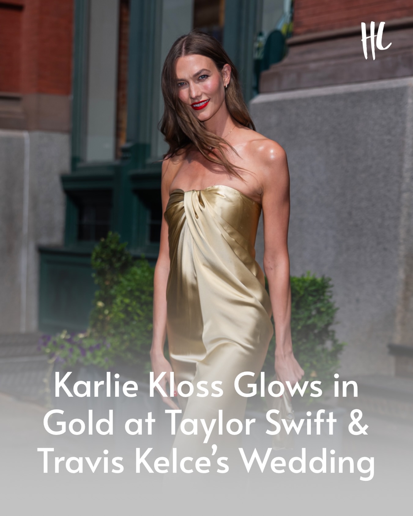 karlie kloss gold dress brought glamour to Taylor Swift and Travis Kelce's wedding.💛 (📸: Getty Images) made goods casegood