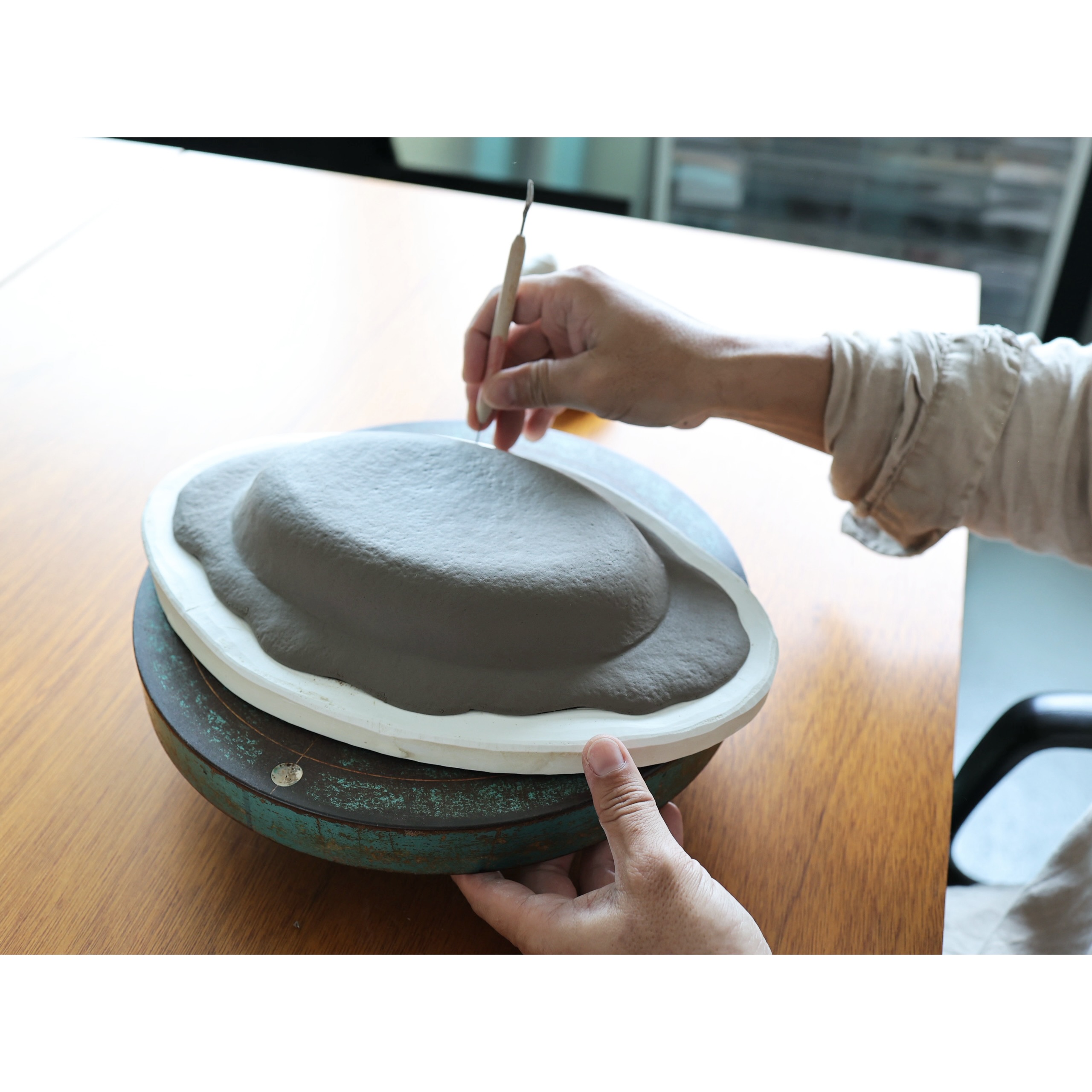 awabiware あわびウェア　ココット土鍋patapata 黒マット 土鍋製作中。 愛嬌のある形なので「Pata Pata」と名付けています