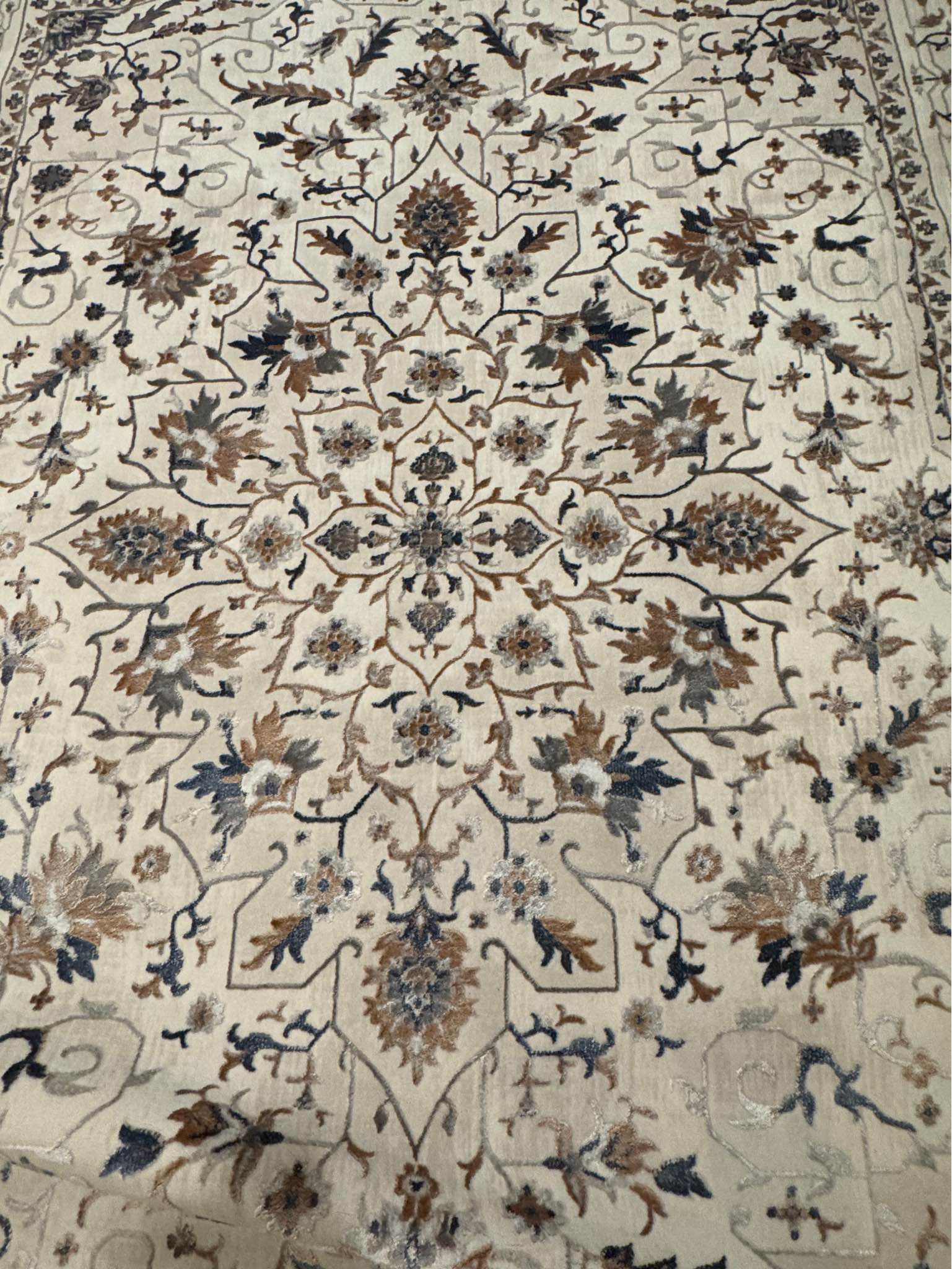 LIKE NEW, OPEN BOX — 7’ 10”x 10’ Hampton Court Area Rug Collection ...