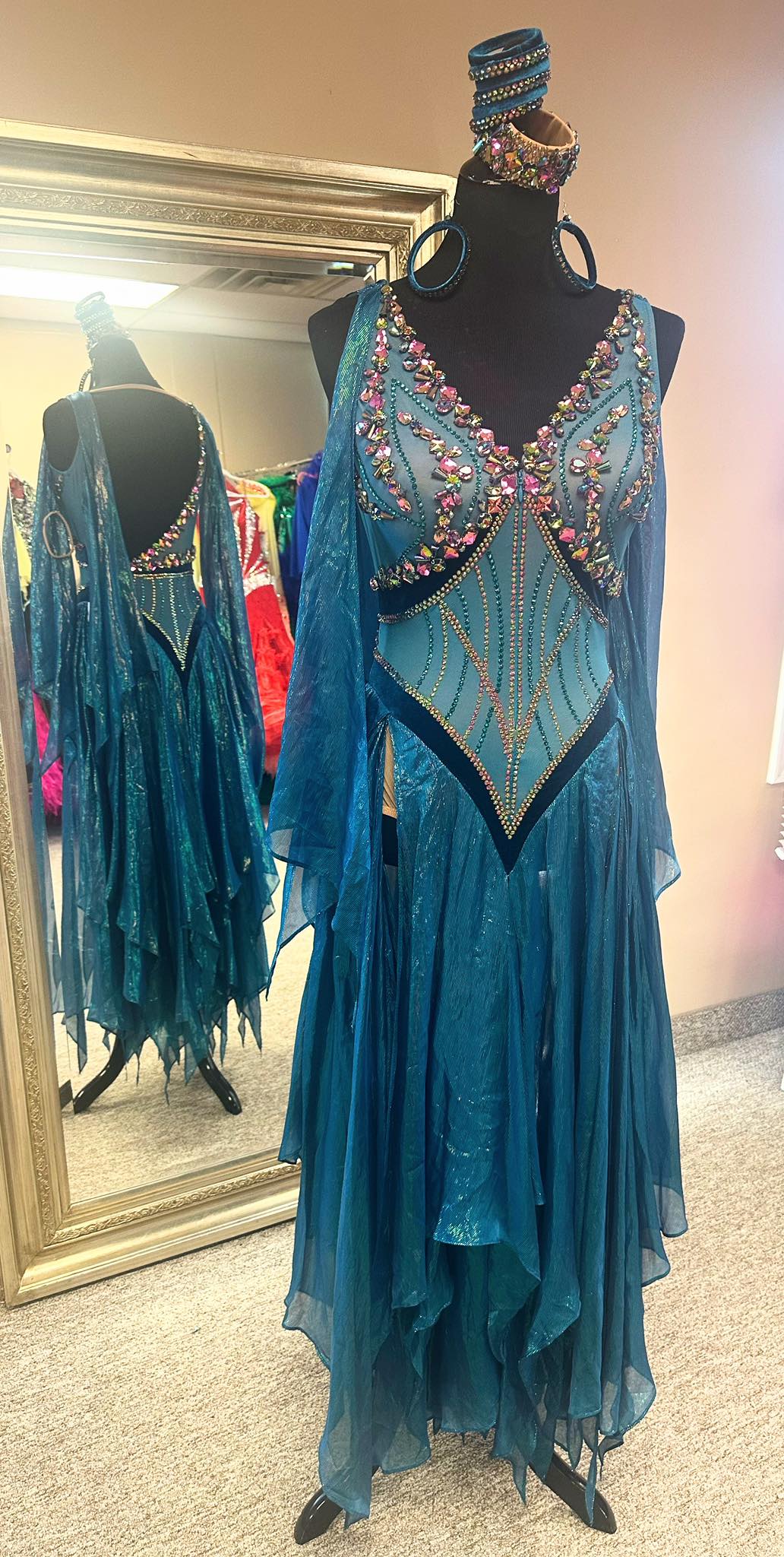 Absolutely stunning Michael Chen smooth dress that is just in
