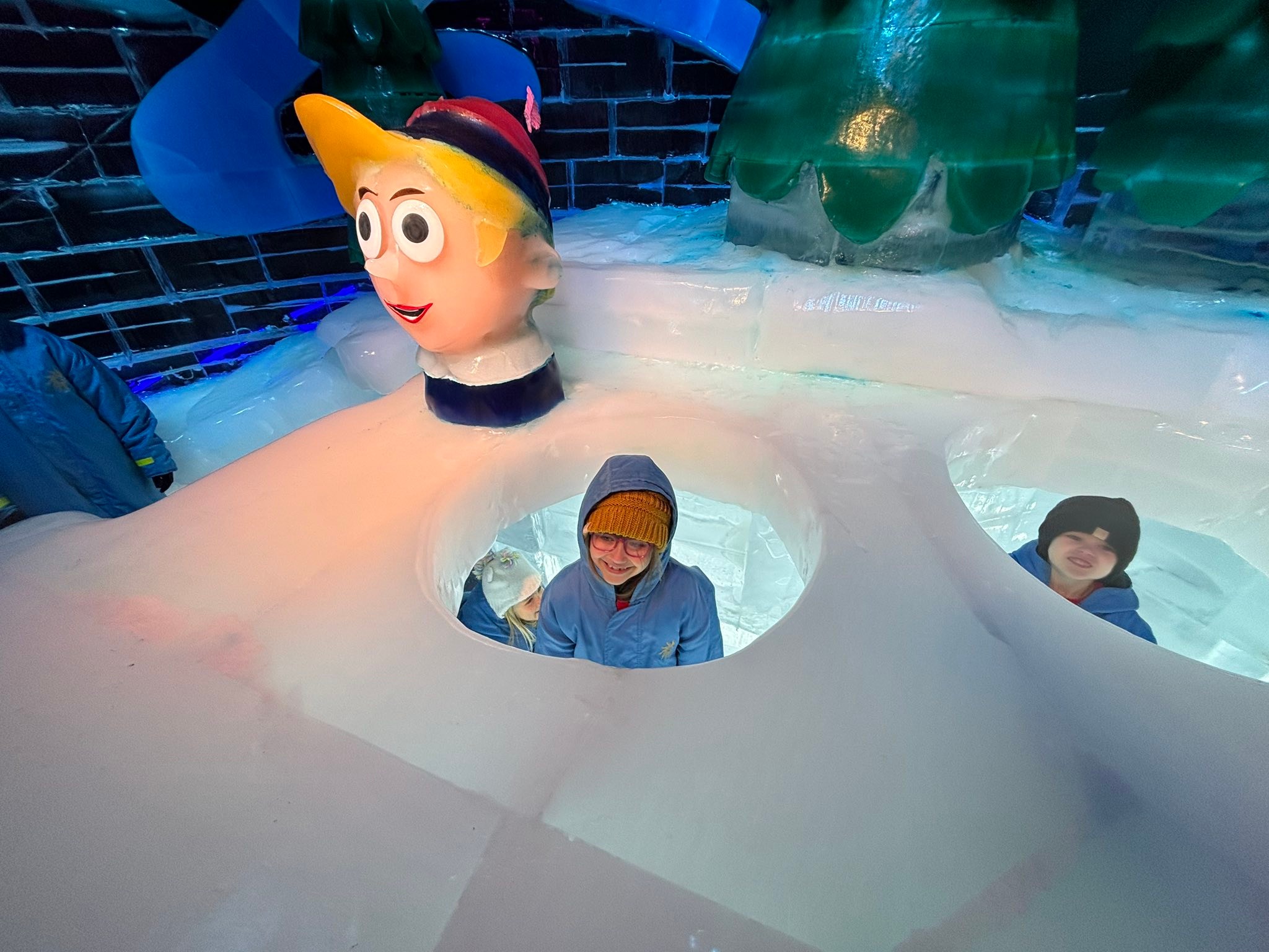 9°F! 🥶That was how cold it was inside Gaylord Resort's amazing