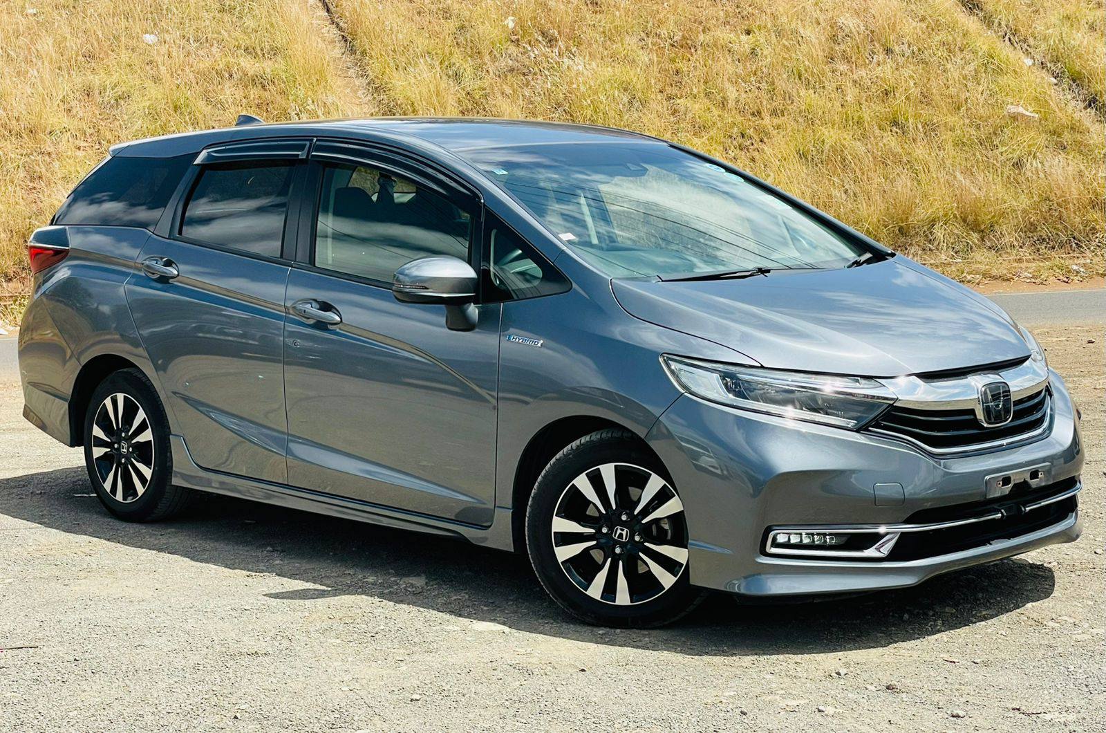 Honda Fit shuttle hybrid 2019,1500cc dark interior, steering