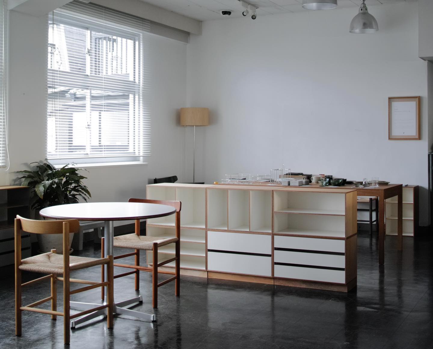 D&DEPARTMENT - 【工業用スチールシェルフ スリムタイプ】 長年、工場 