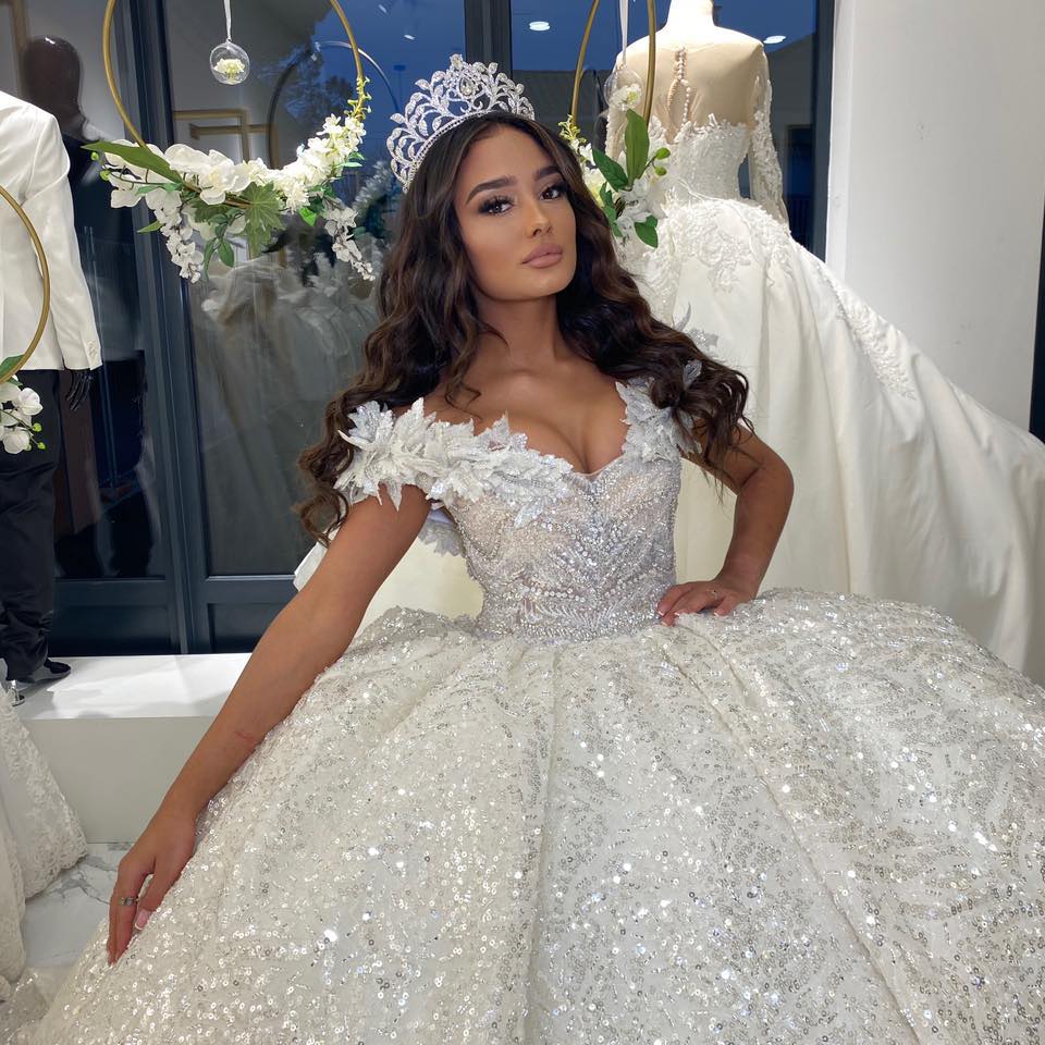 Robe disponible à l’essayage dans notre boutique de Marseille. 👰🏻‍♀️ Un ...