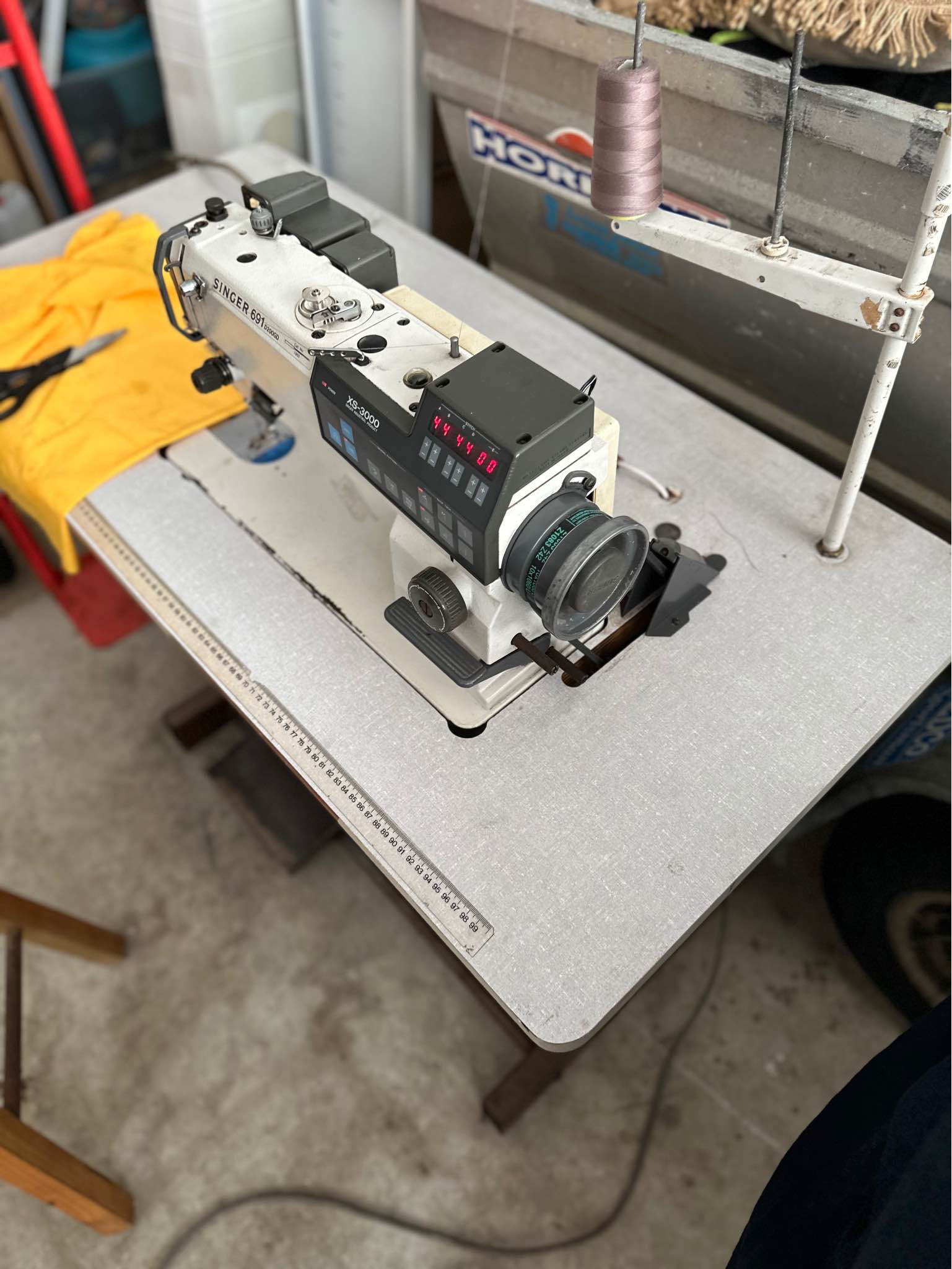 Singer 691 industrial straight stitch sewing machine - Sewing Machines ...