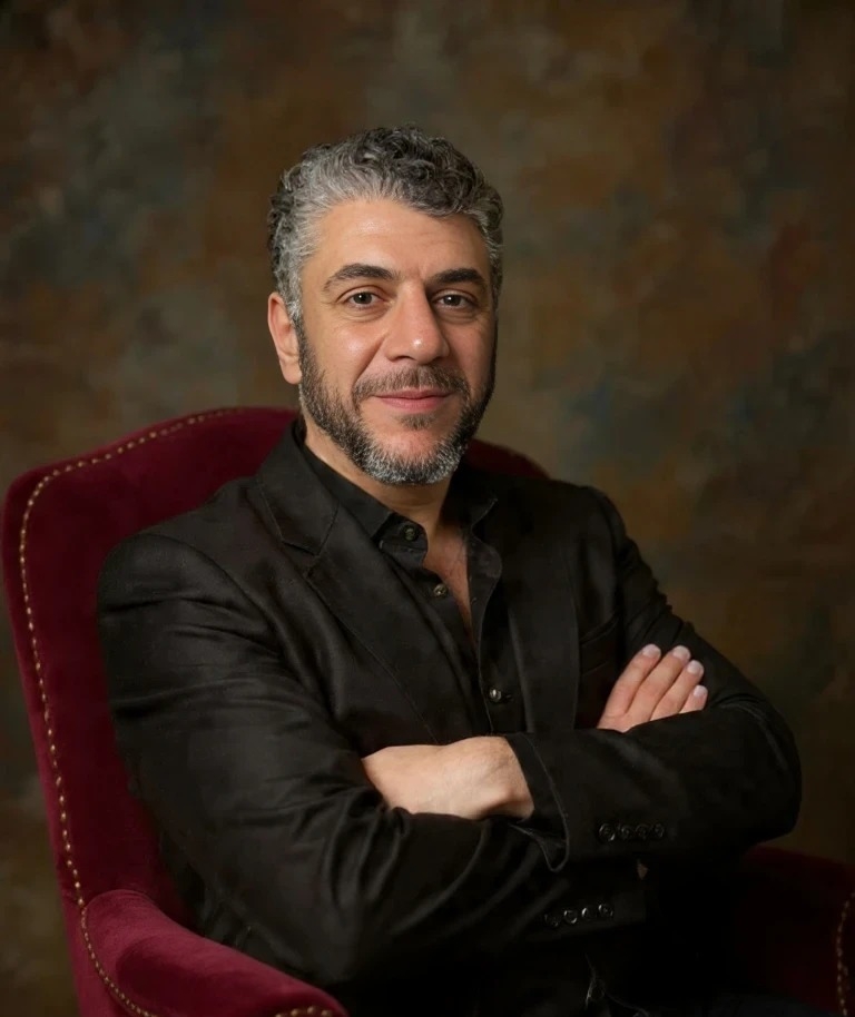 خالد - مملكةُ الشعرِ بدونِكِ معتقلٌ لا تغريني ثرواتٌ أو مجدُ أتركُ ...
