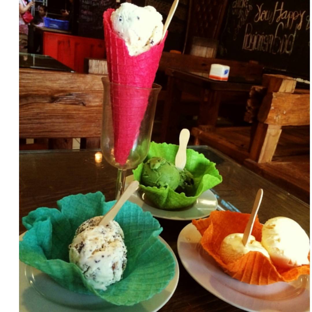 Ceker Pentol Begal - Siang siang panas begini paling enak camil ice ...