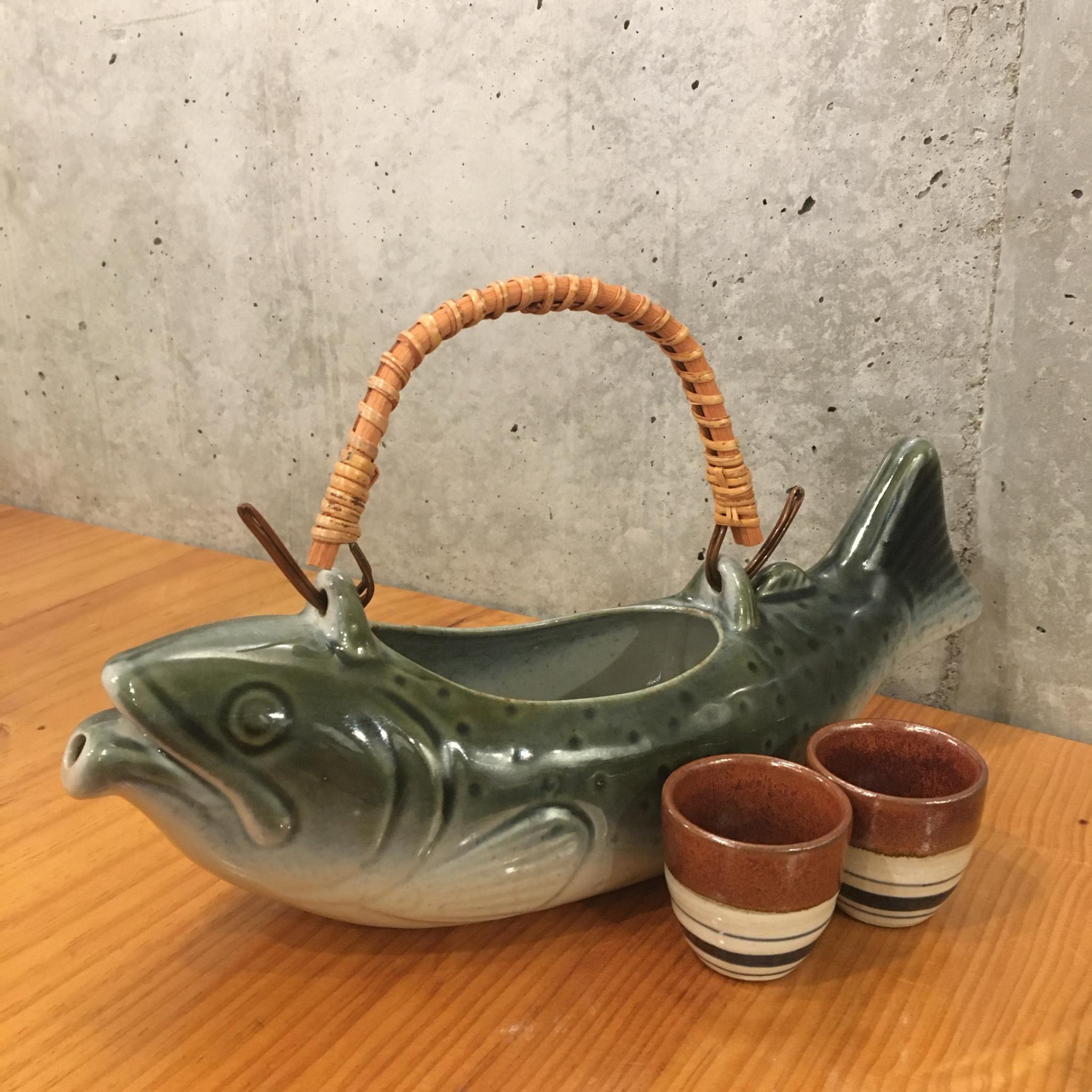 森ッ田 - イワナの骨酒はじめました！ 毎年恒例、イワナの骨酒。熱燗を干したイワナにそそぎ、香味をつけてしみじみと。まずは一合。次酒をして2合 ...